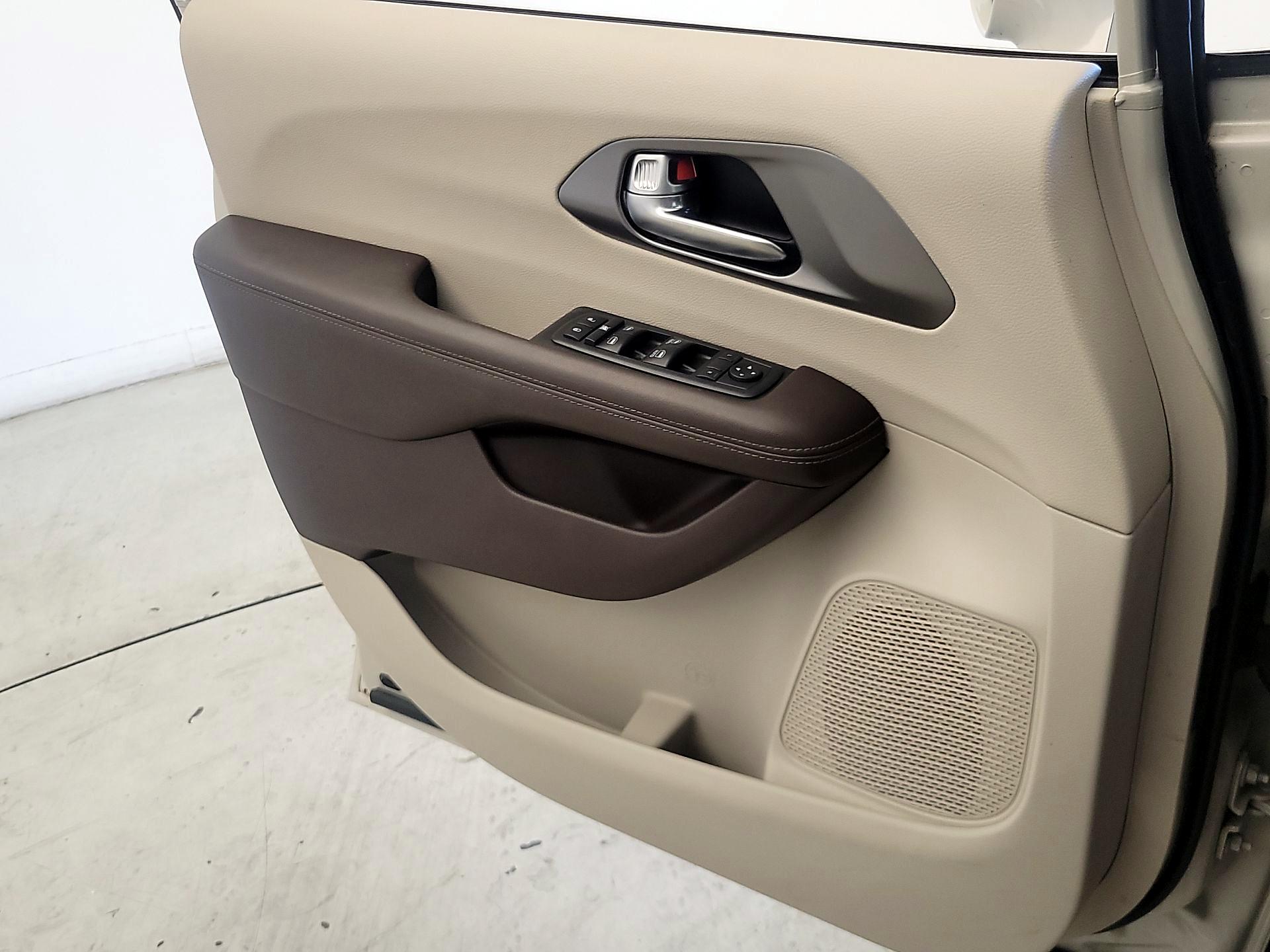 Thumbnail: 2019 Chrysler Pacifica - 12