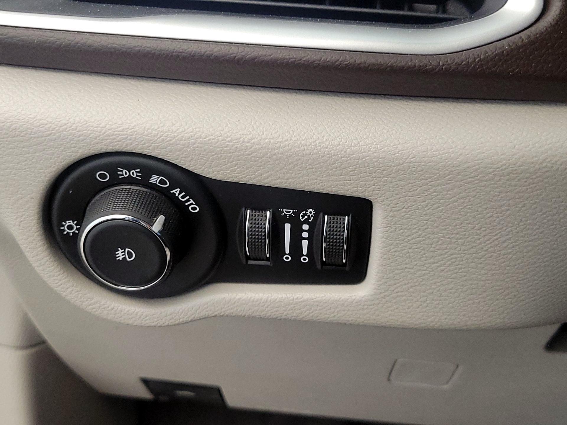 Thumbnail: 2019 Chrysler Pacifica - 13
