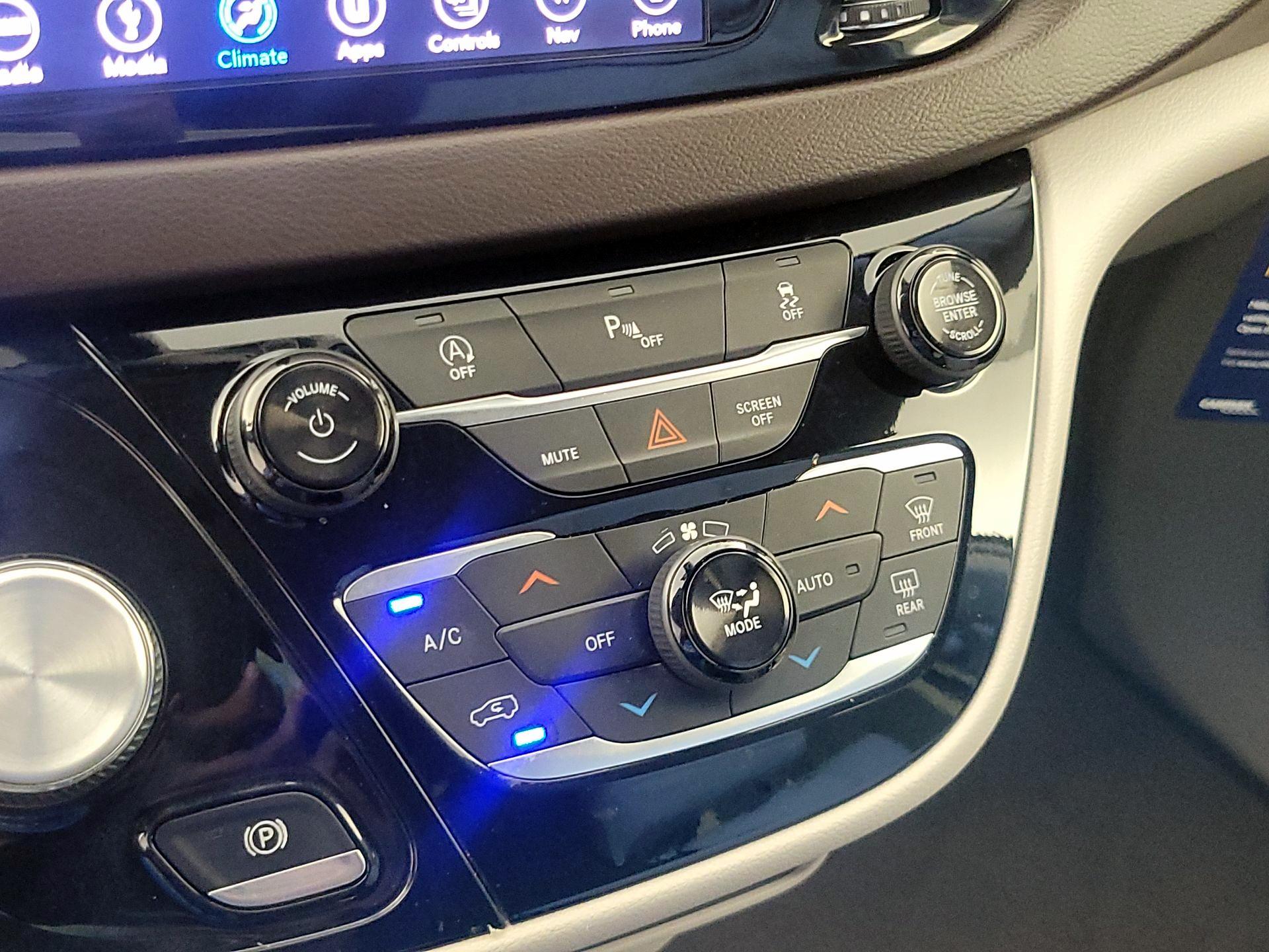 Thumbnail: 2019 Chrysler Pacifica - 17