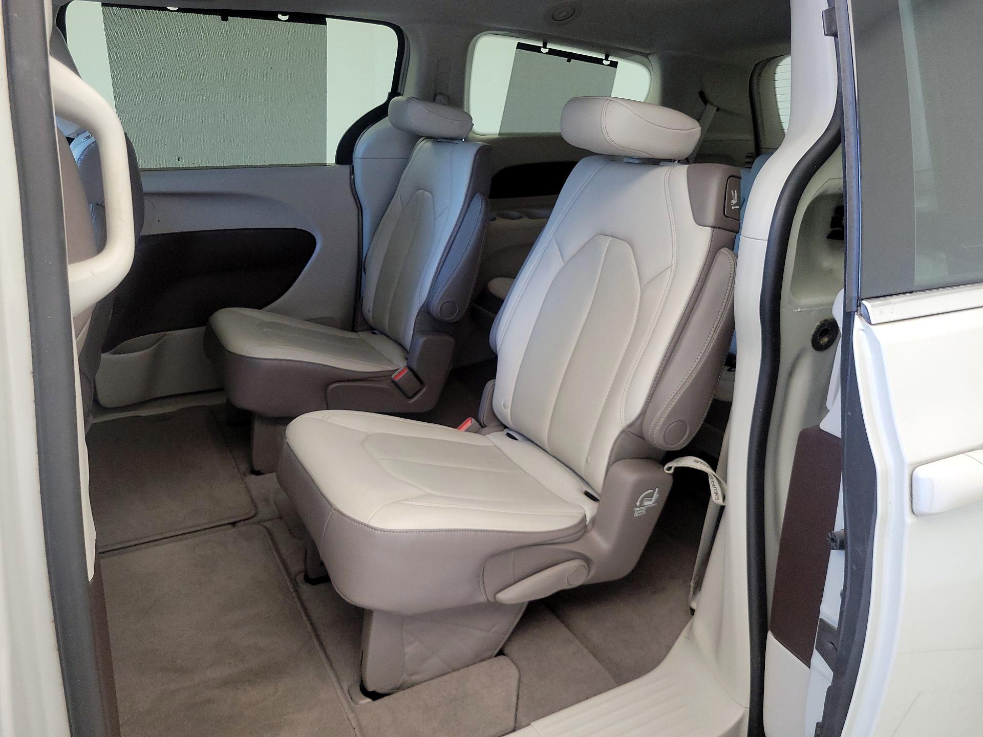Thumbnail: 2019 Chrysler Pacifica - 20