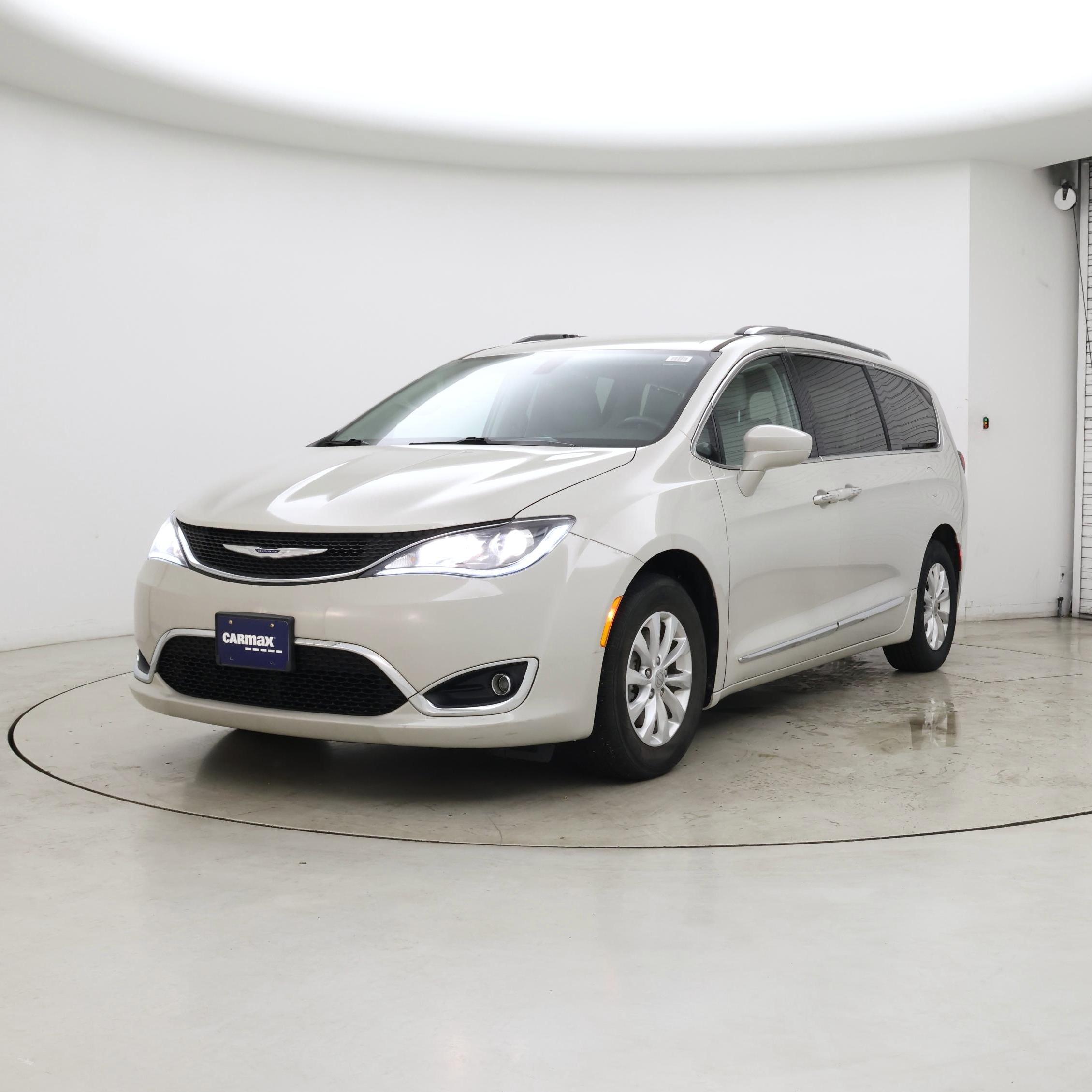 Thumbnail: 2019 Chrysler Pacifica - 4