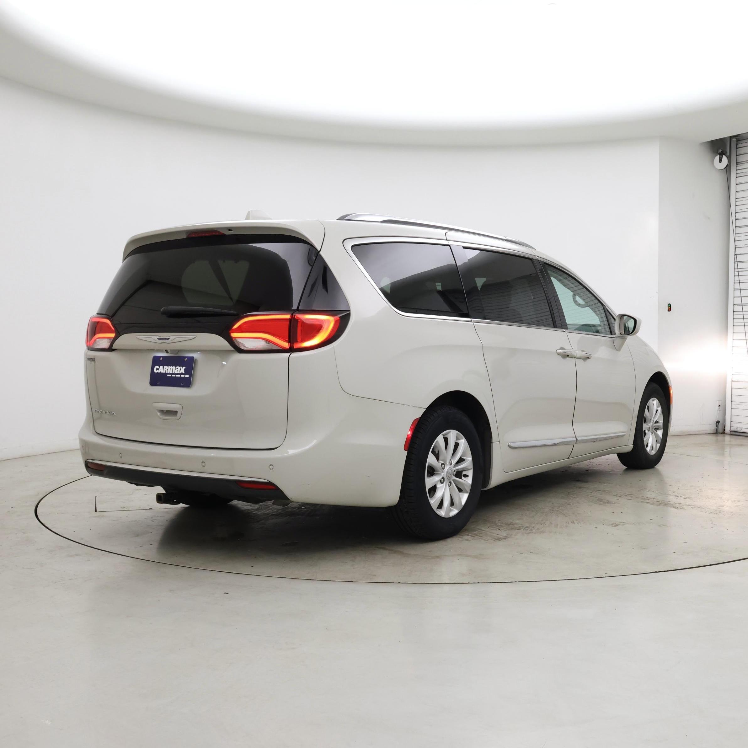 Thumbnail: 2019 Chrysler Pacifica - 8