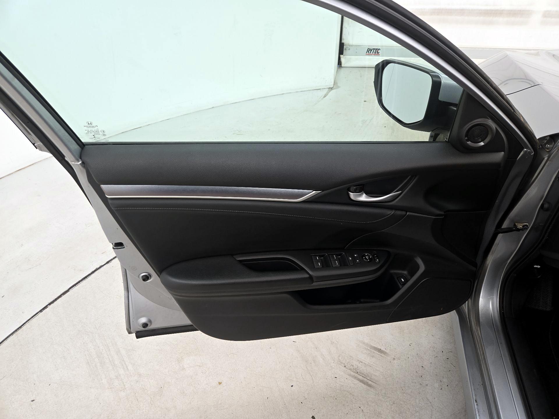 Thumbnail: 2016 Honda Civic - 12