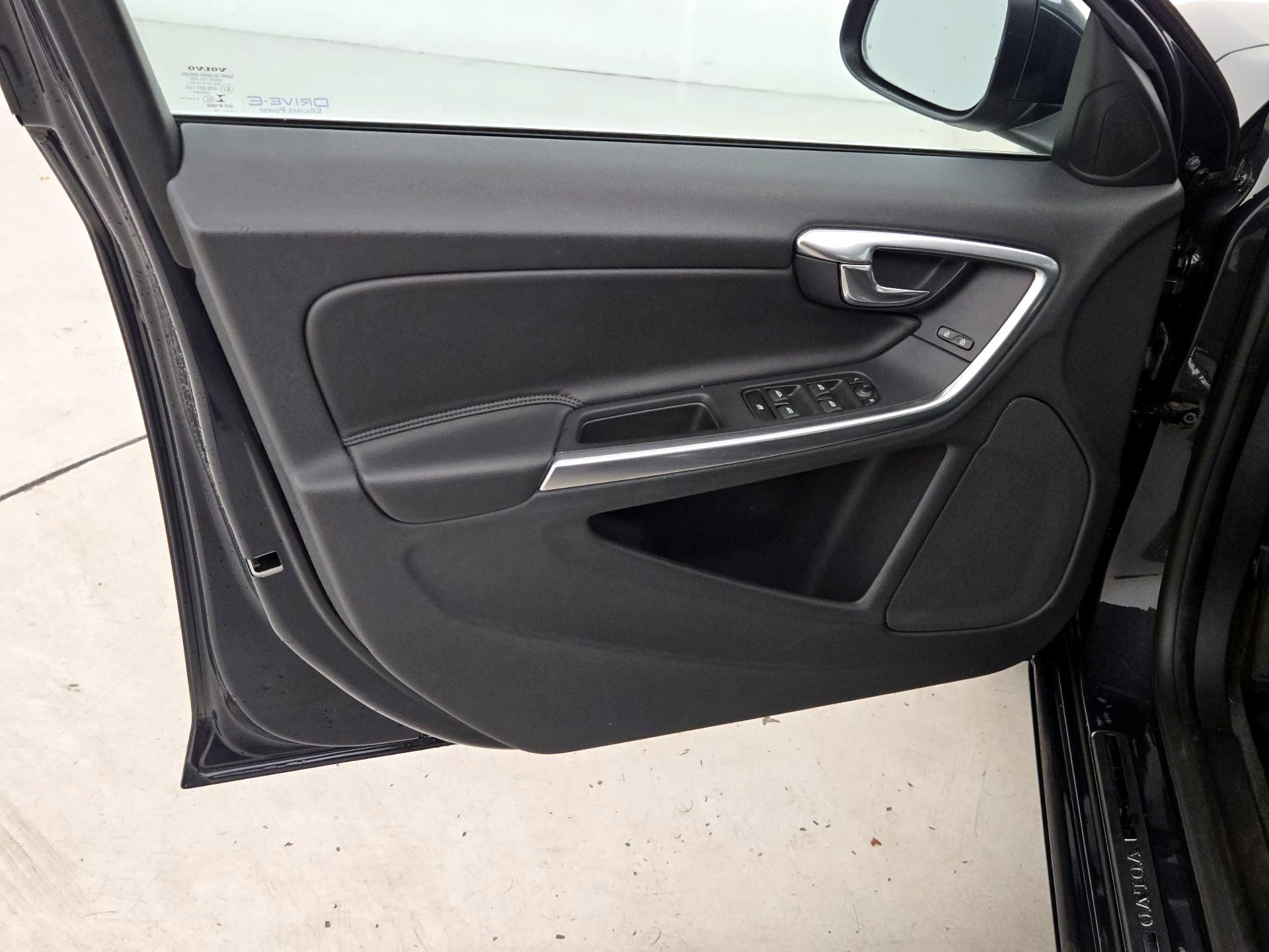 Thumbnail: 2015 Volvo S60 - 12