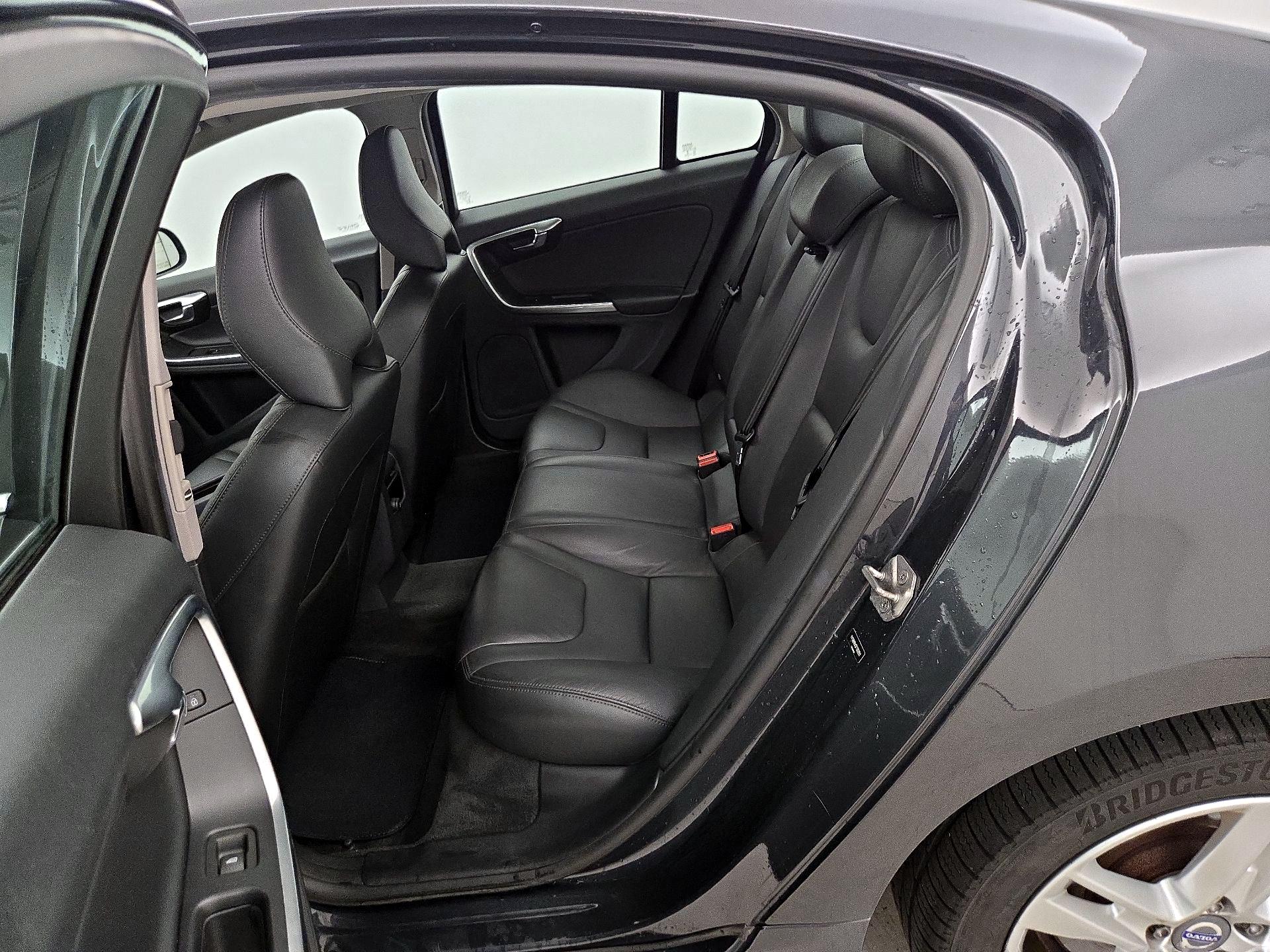 Thumbnail: 2015 Volvo S60 - 19