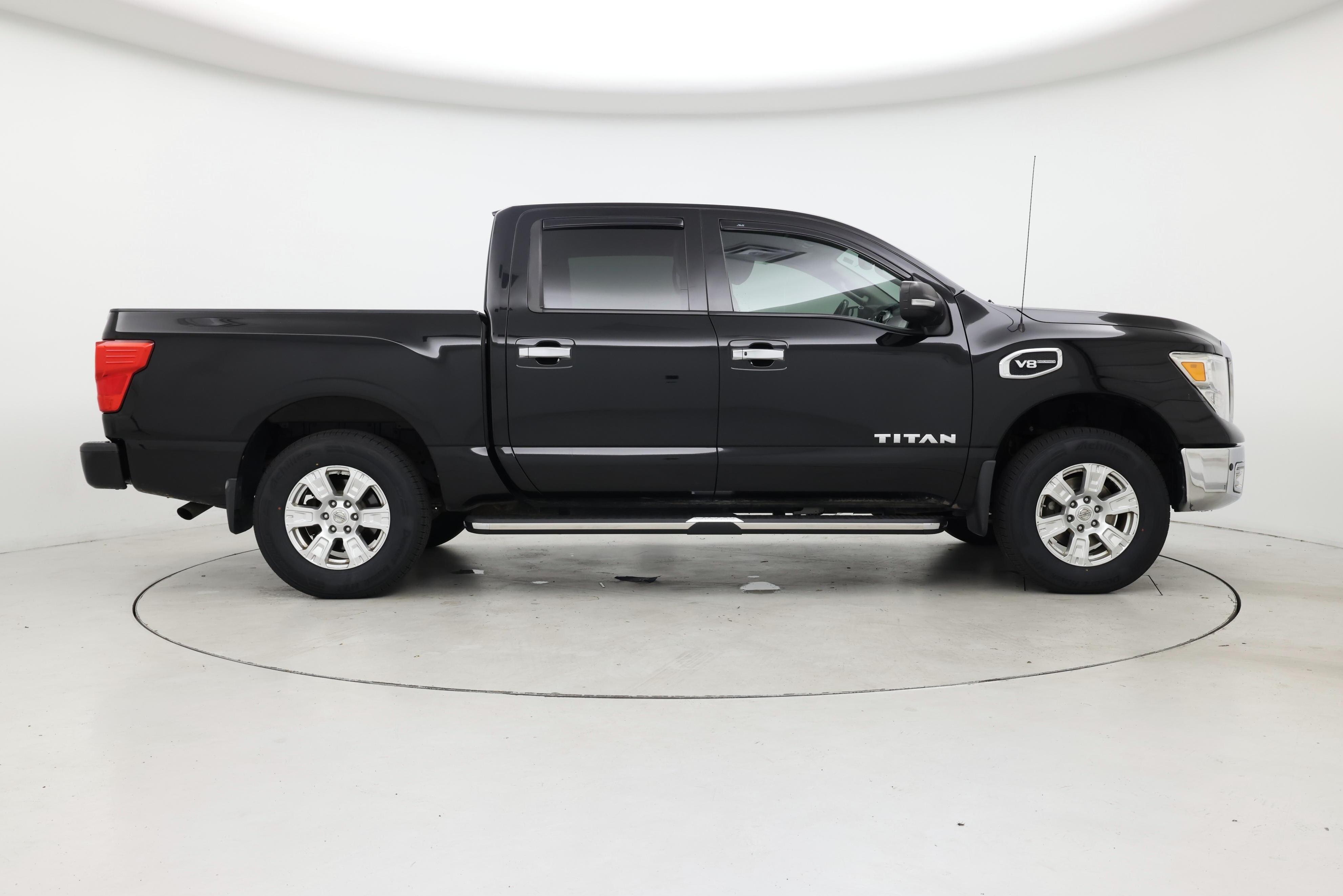 Thumbnail: 2017 Nissan Titan - 7