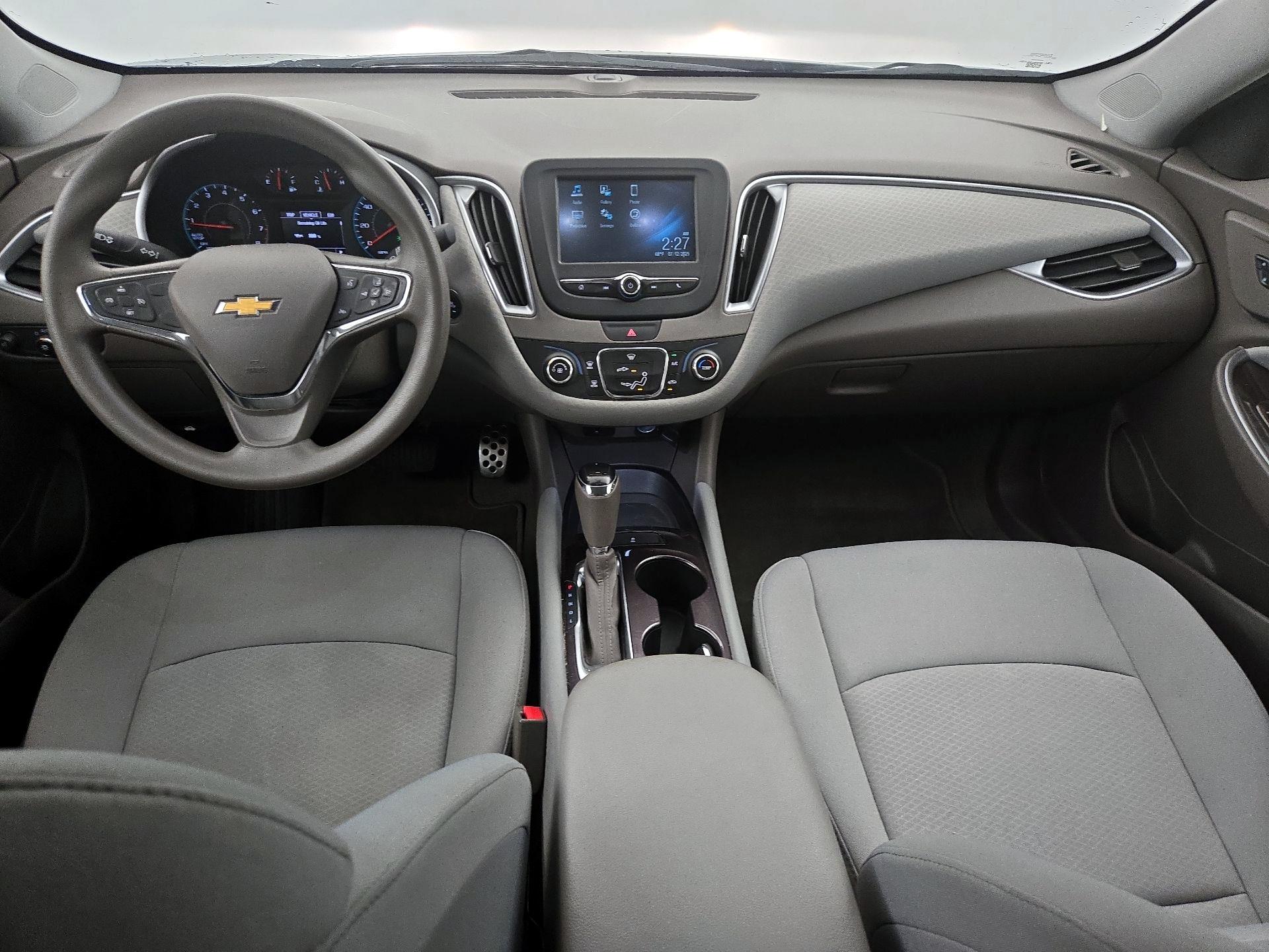 Thumbnail: 2017 Chevrolet Malibu - 9