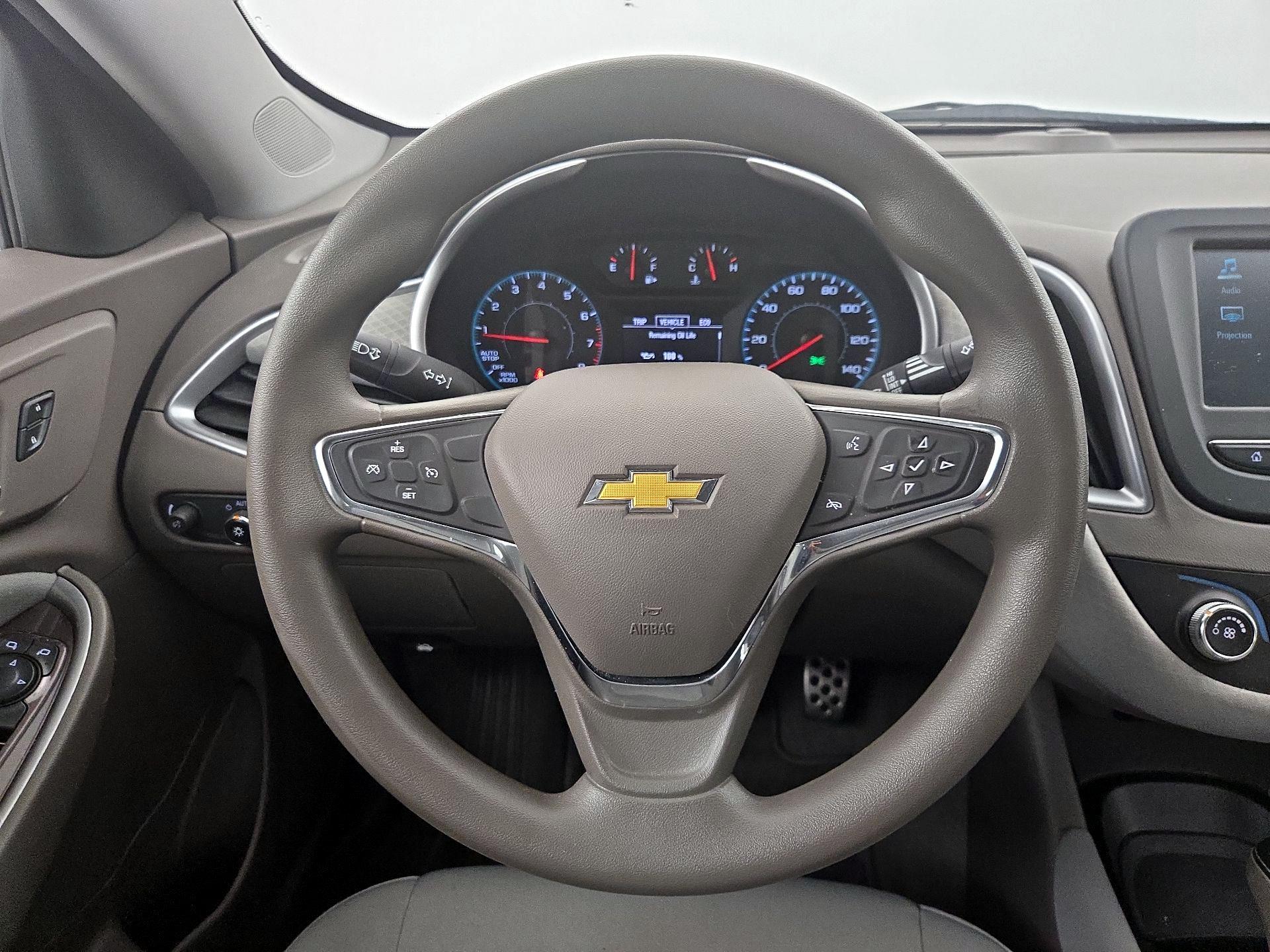 Thumbnail: 2017 Chevrolet Malibu - 10