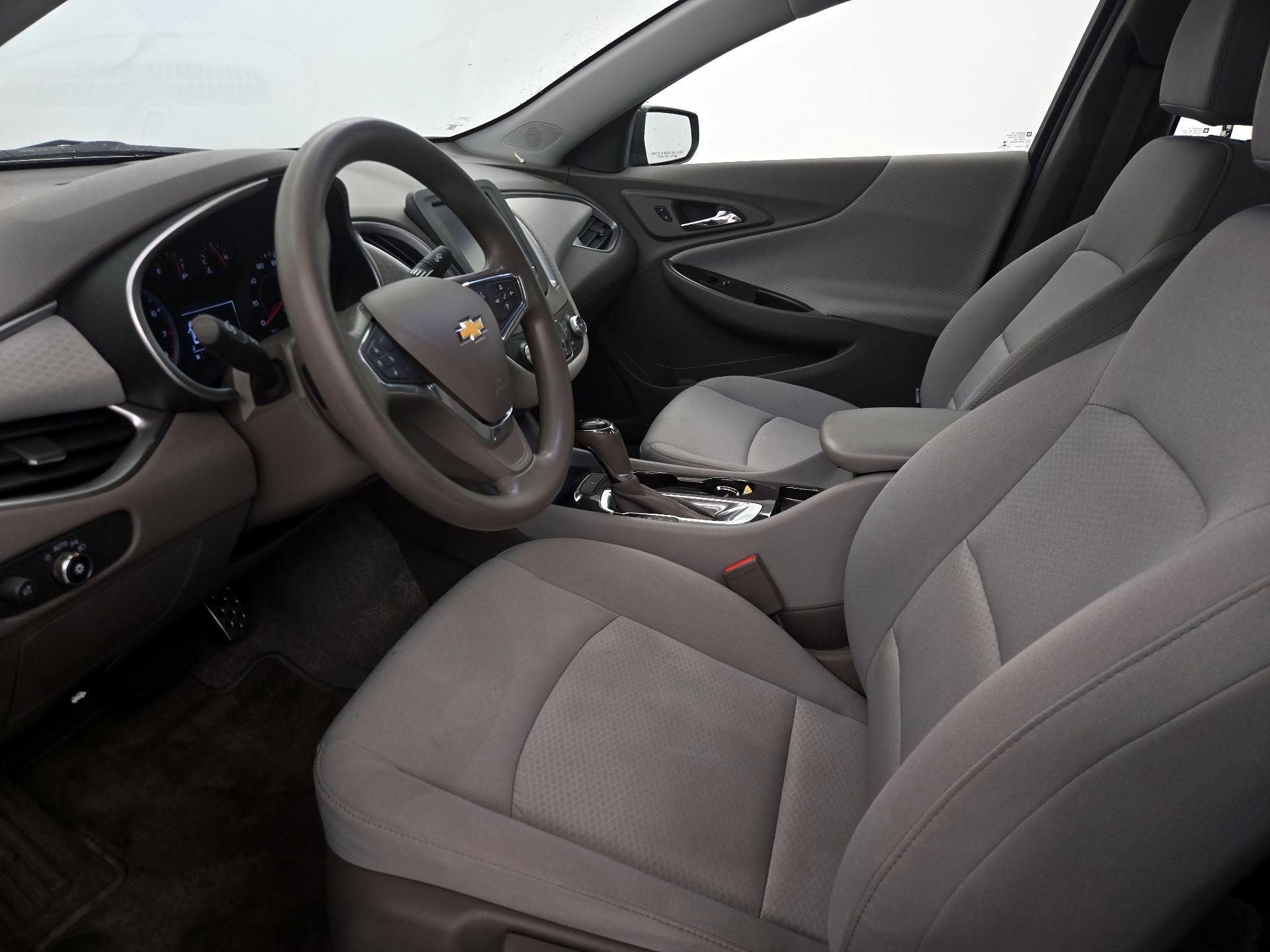Thumbnail: 2017 Chevrolet Malibu - 11