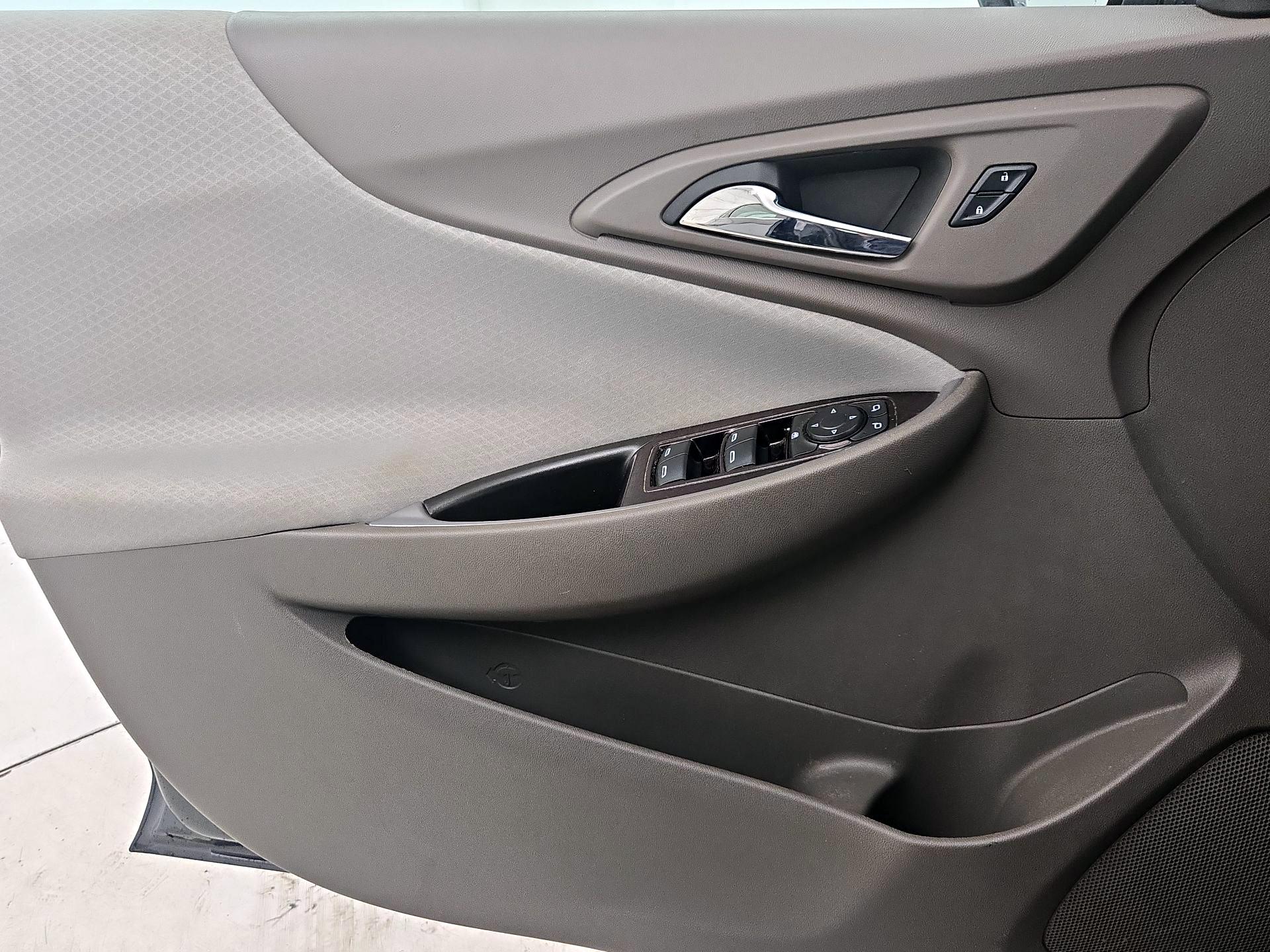Thumbnail: 2017 Chevrolet Malibu - 12