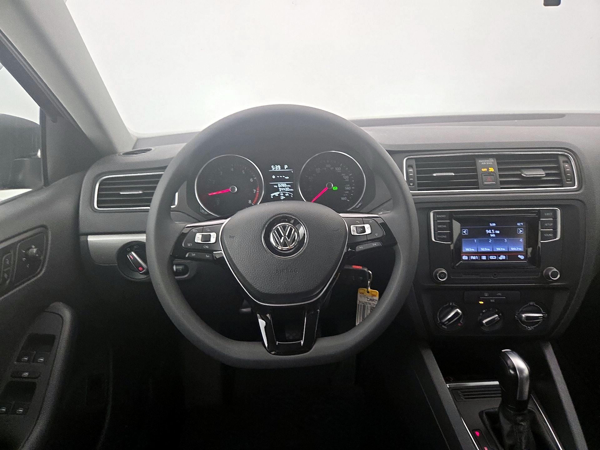 Thumbnail: 2017 Volkswagen Jetta - 10