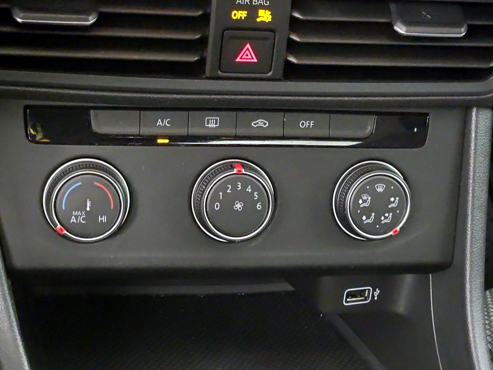 Thumbnail: 2019 Volkswagen Jetta - 16