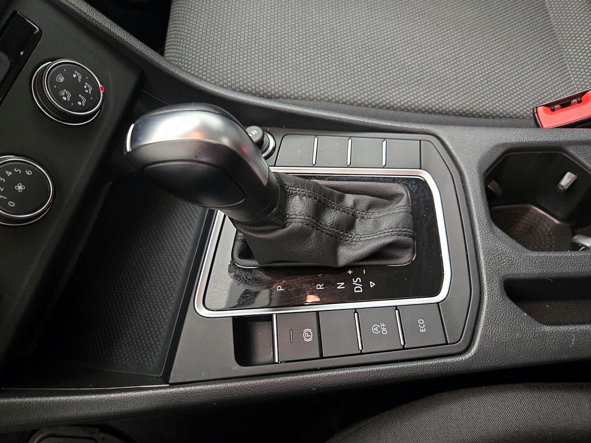 Thumbnail: 2019 Volkswagen Jetta - 17