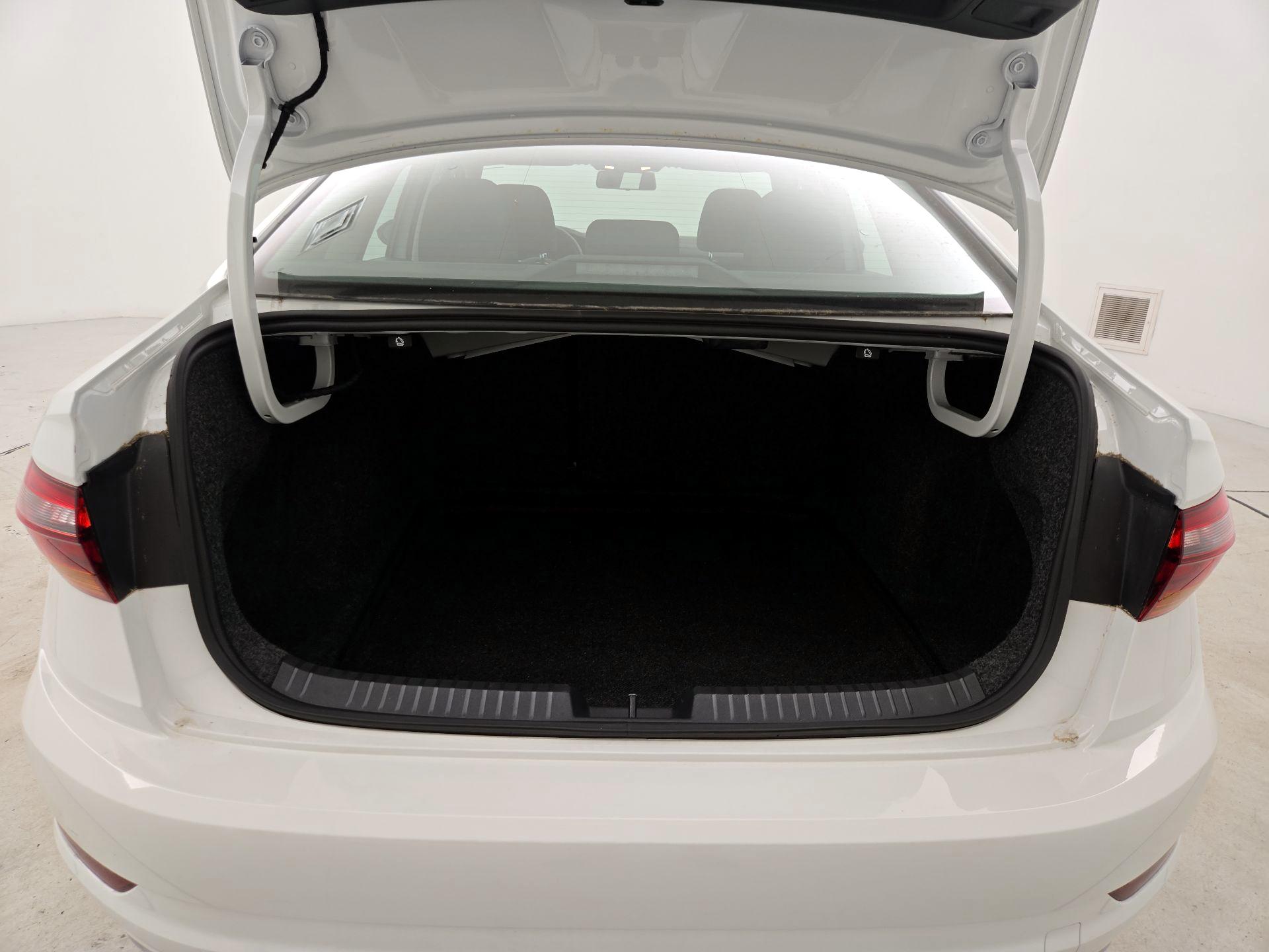 Thumbnail: 2019 Volkswagen Jetta - 20
