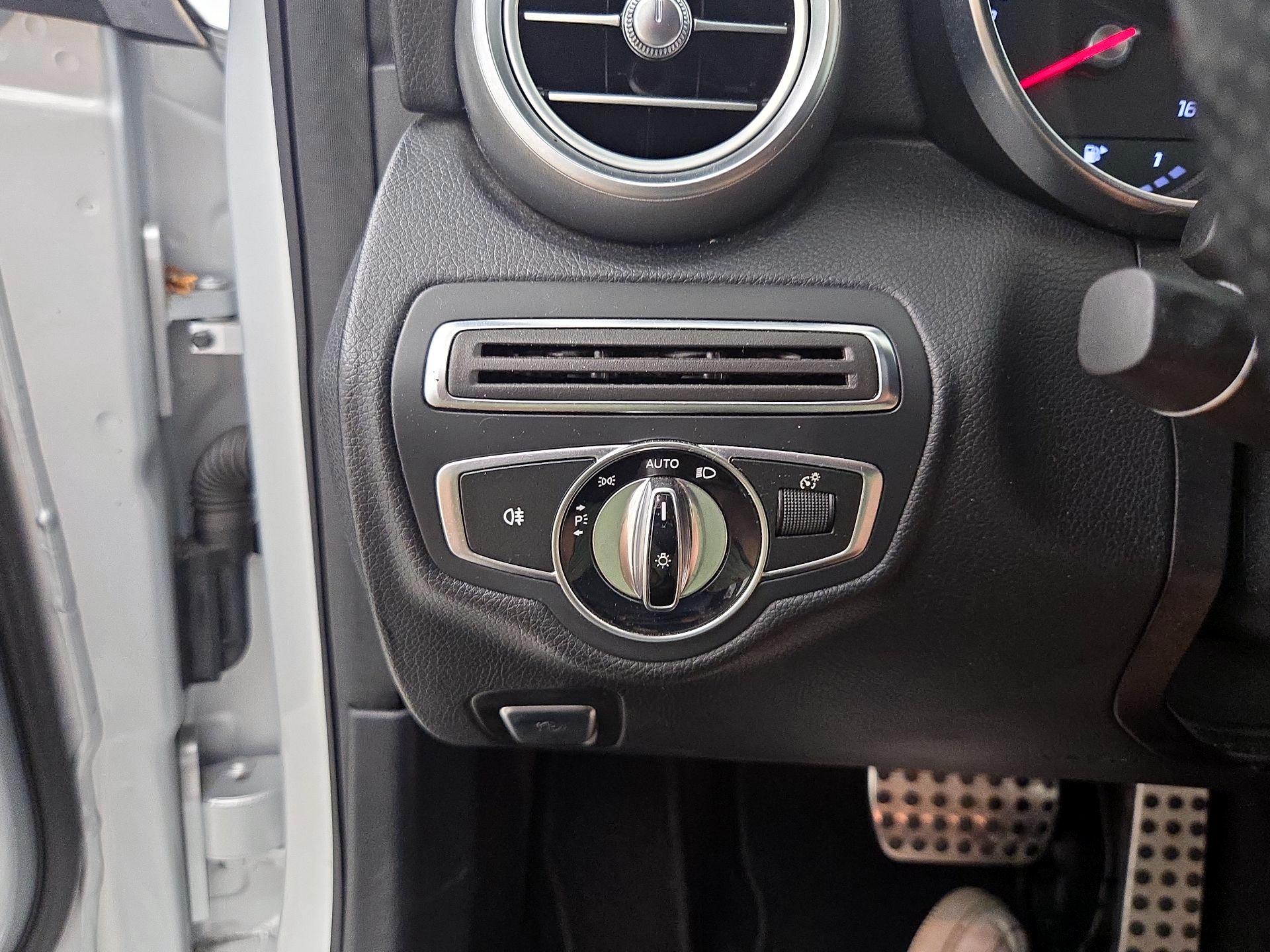 Thumbnail: 2015 Mercedes-Benz C-Class - 13