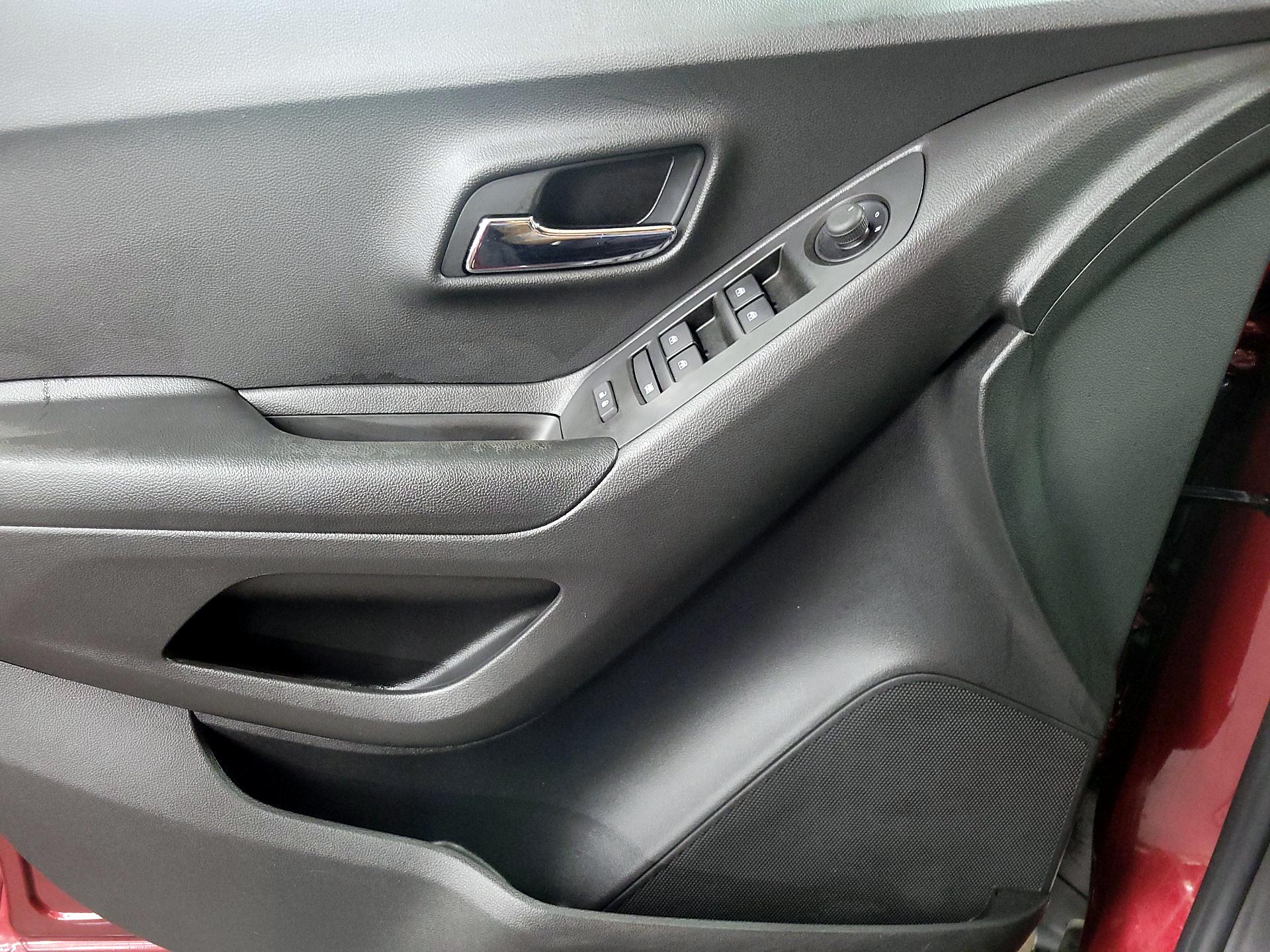 Thumbnail: 2021 Chevrolet Trax - 12