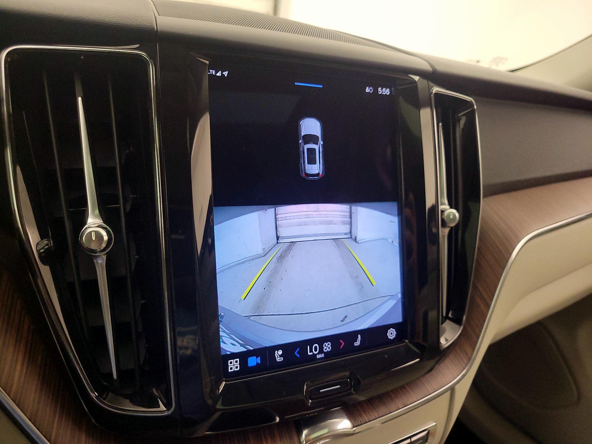 Thumbnail: 2022 Volvo XC60 - 14