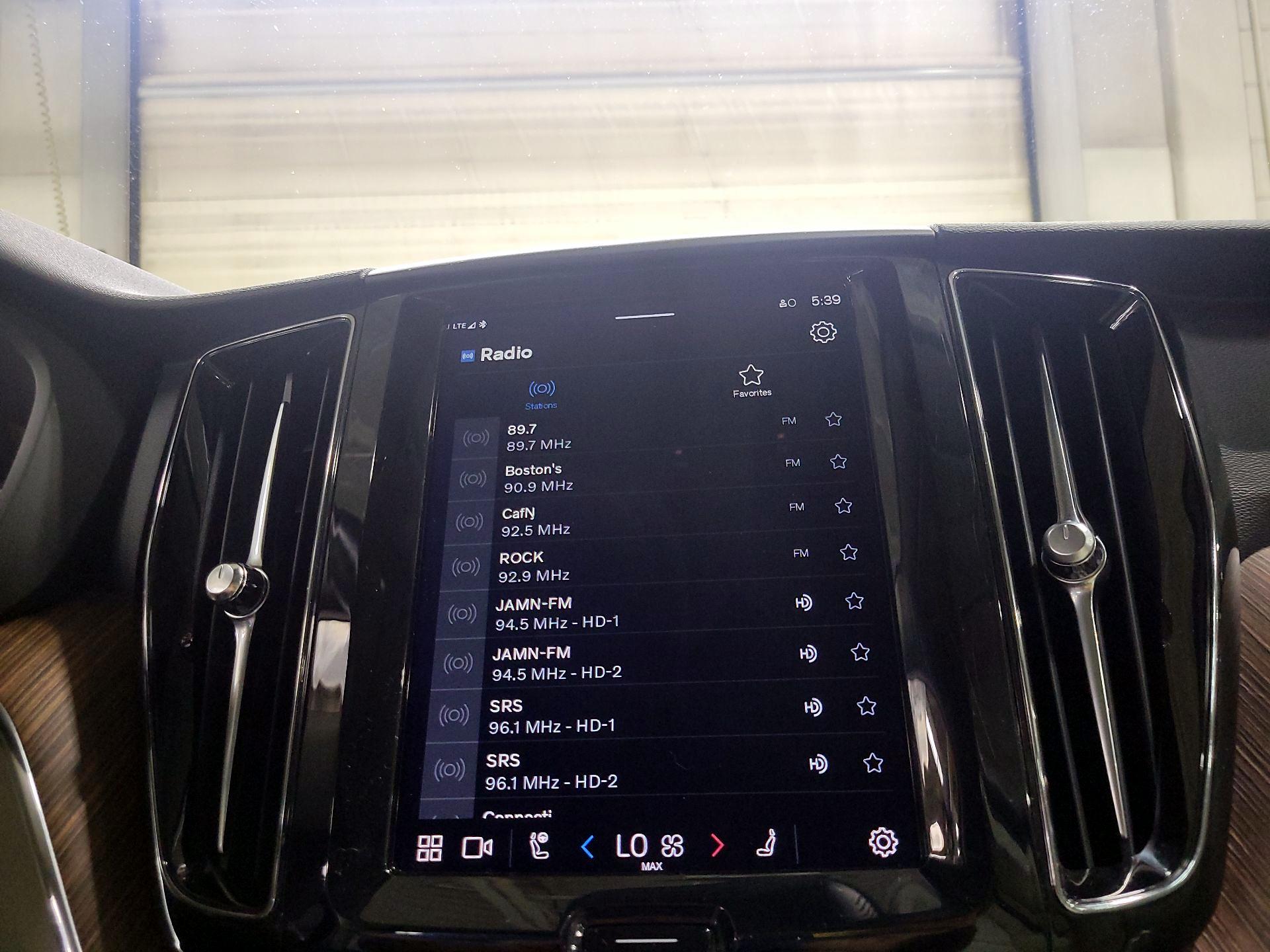 Thumbnail: 2022 Volvo XC60 - 15