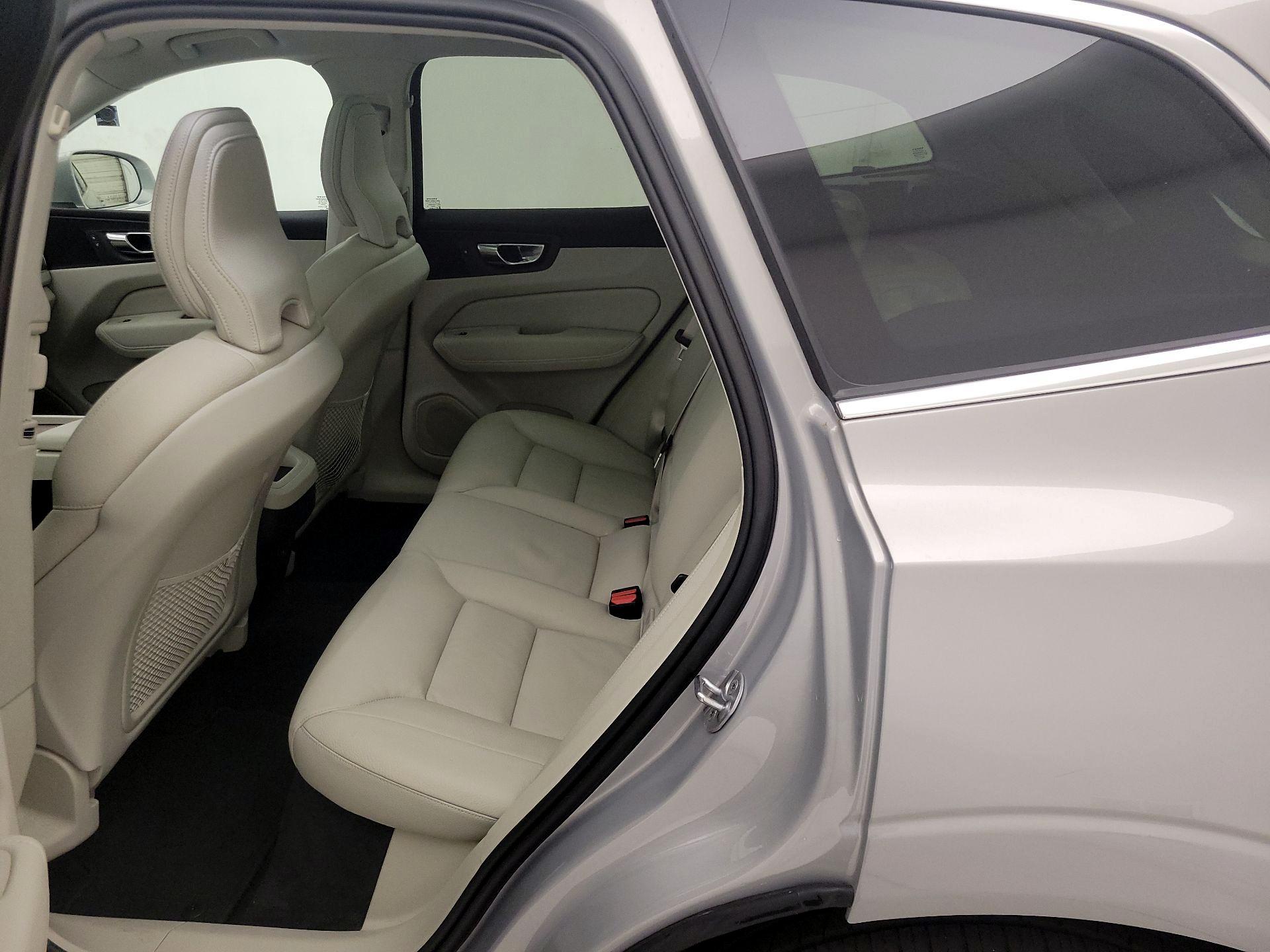 Thumbnail: 2022 Volvo XC60 - 20