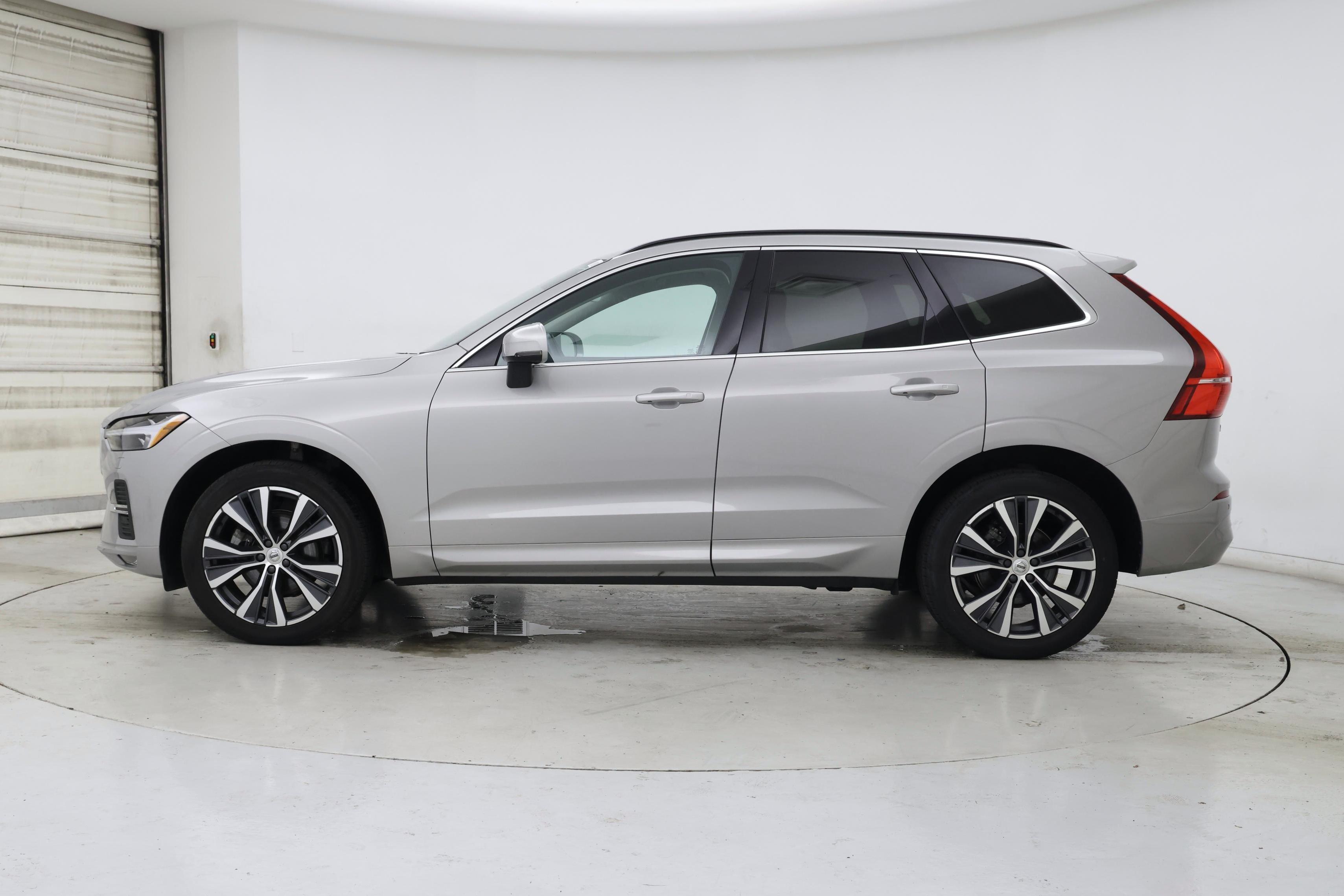 Thumbnail: 2022 Volvo XC60 - 3