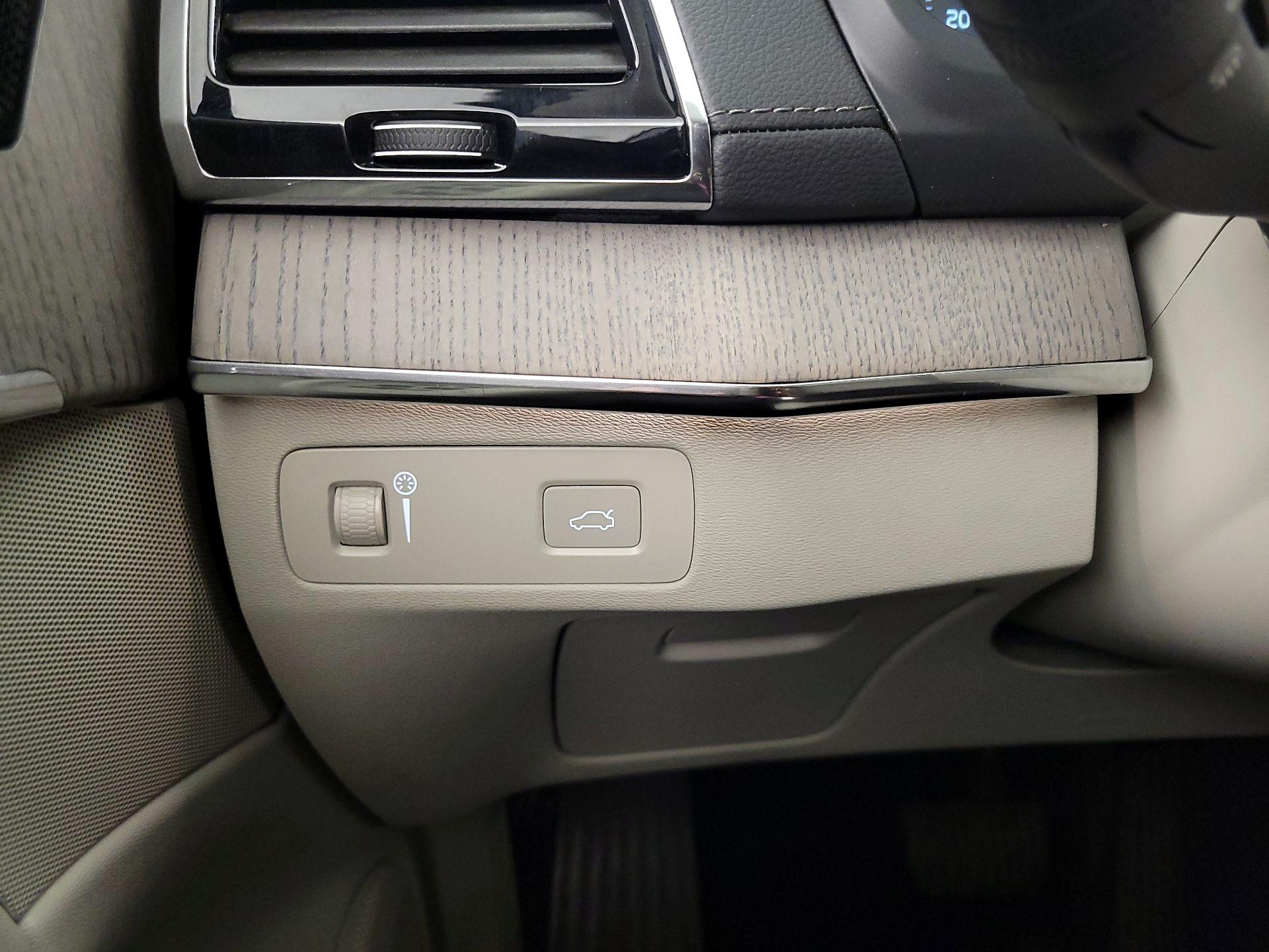 Thumbnail: 2022 Volvo XC90 - 13