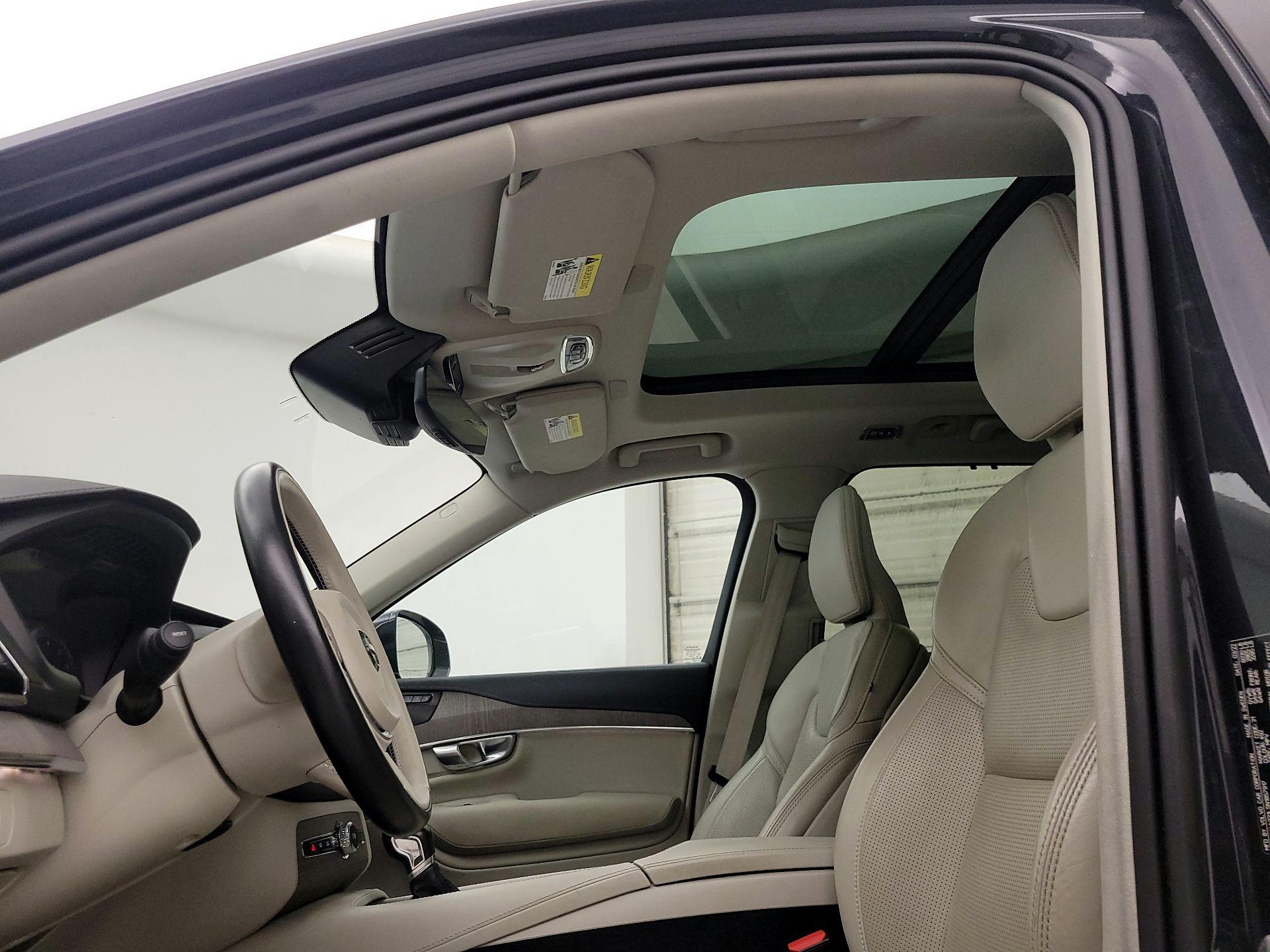 Thumbnail: 2022 Volvo XC90 - 20