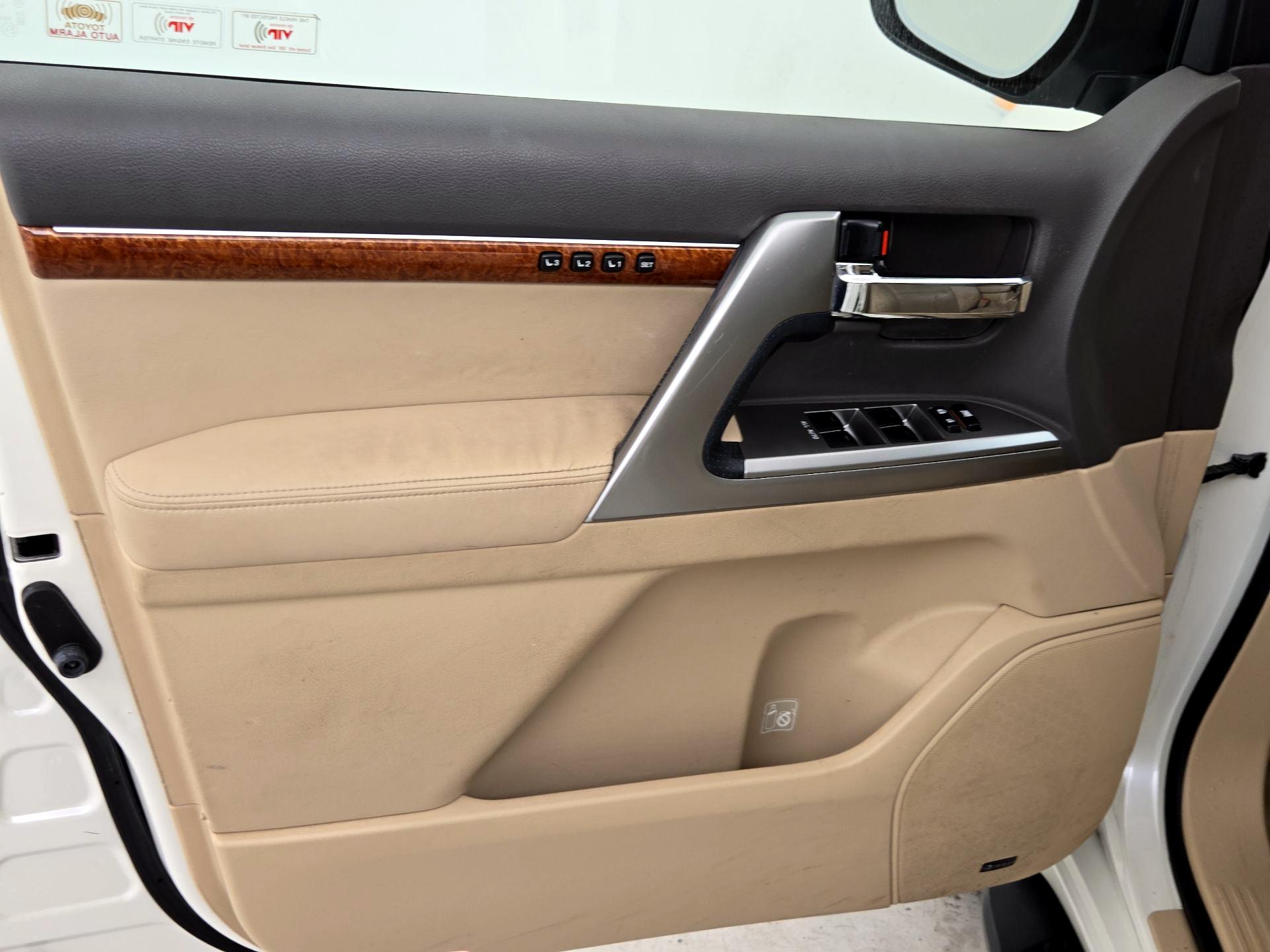 Thumbnail: 2014 Toyota Land Cruiser - 12