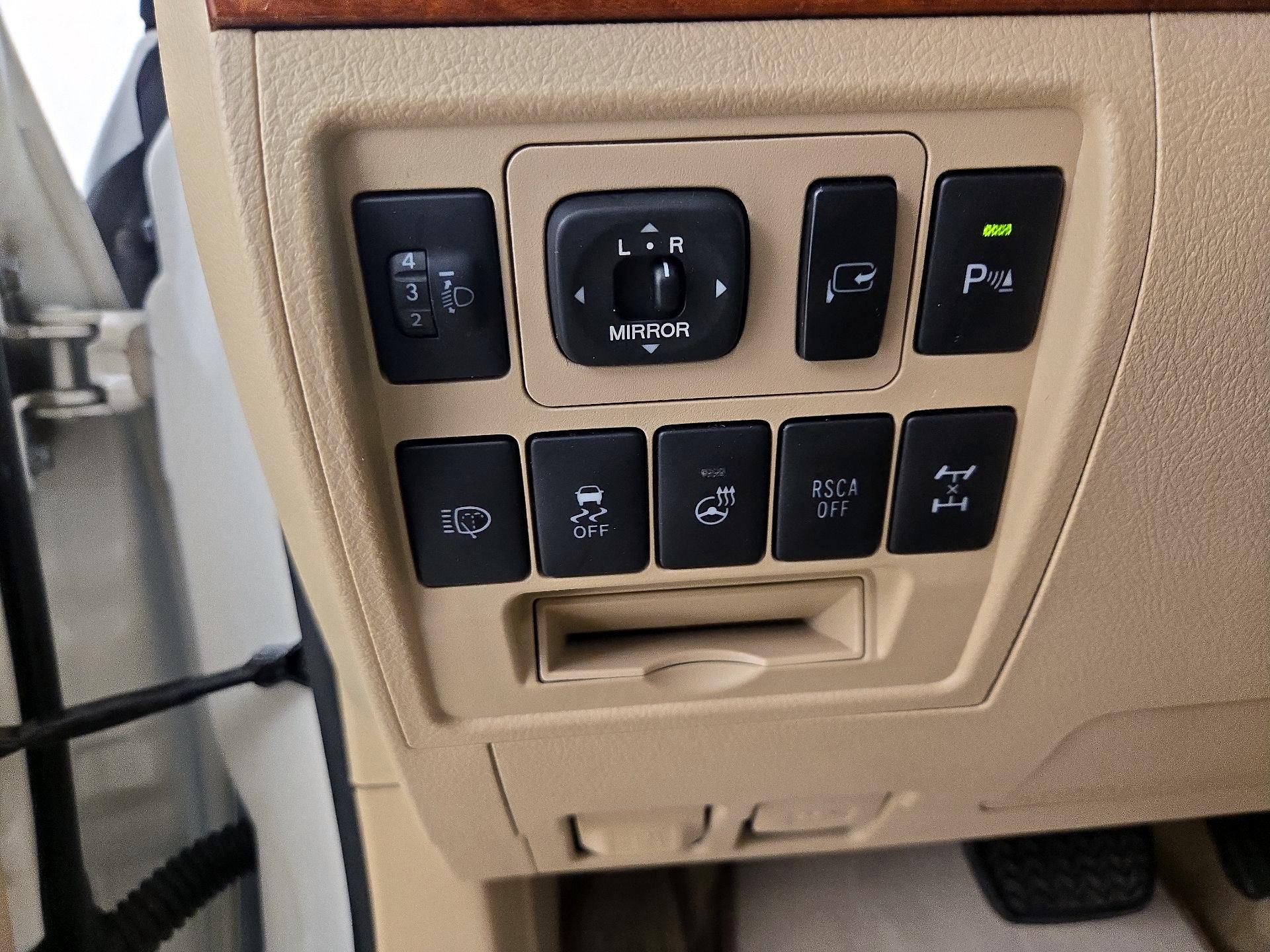 Thumbnail: 2014 Toyota Land Cruiser - 13