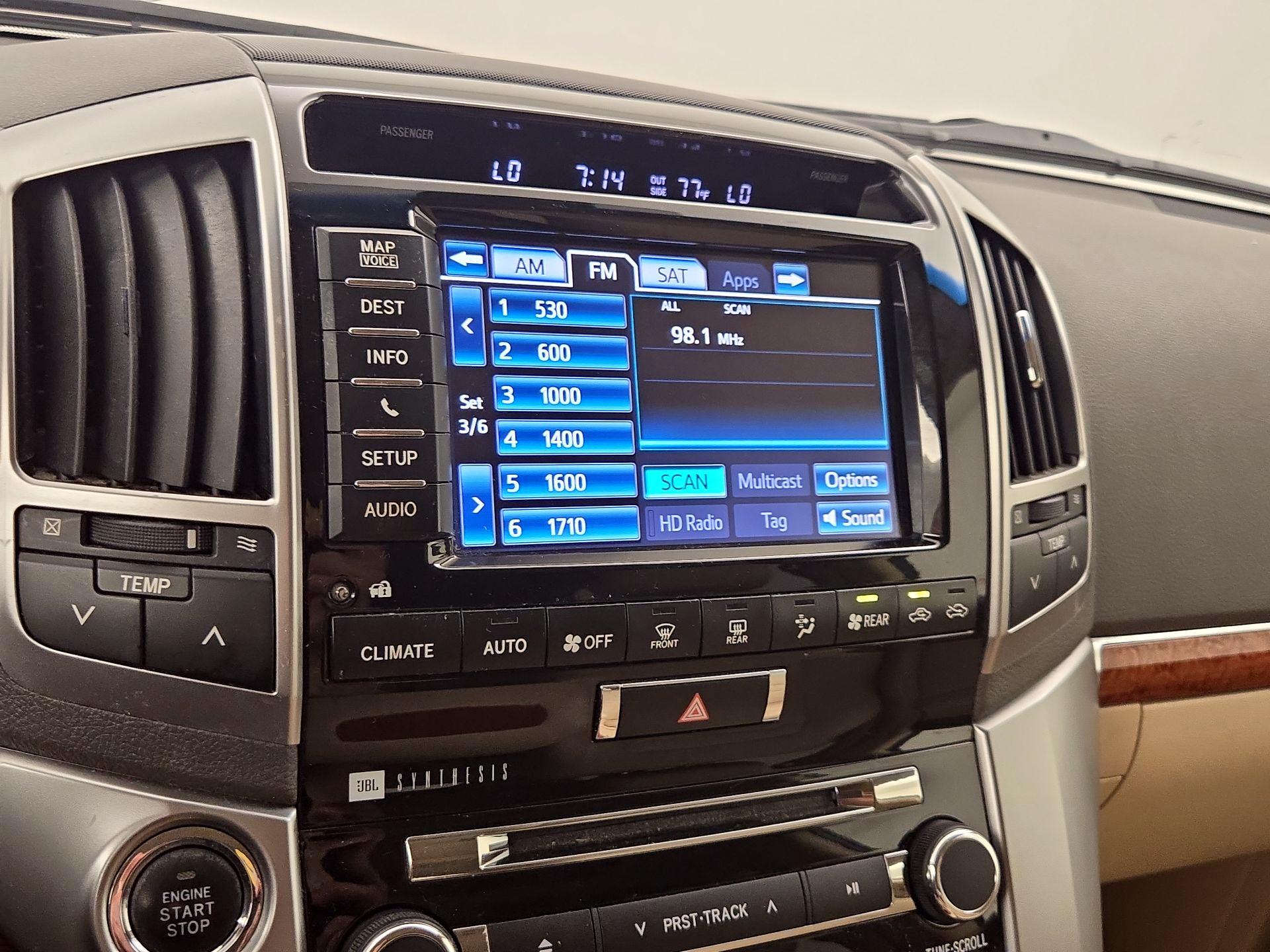 Thumbnail: 2014 Toyota Land Cruiser - 16