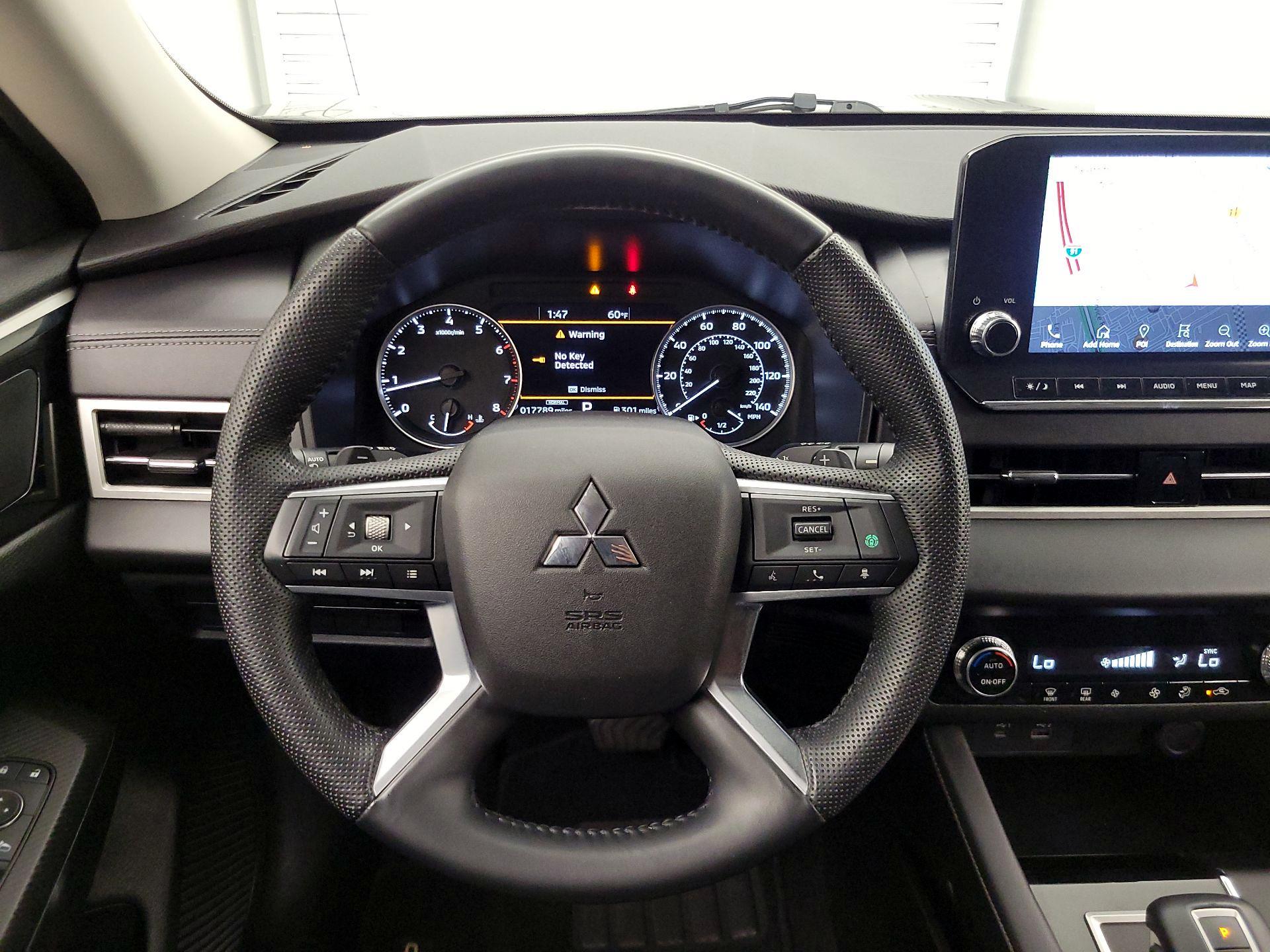 Thumbnail: 2023 Mitsubishi Outlander - 10