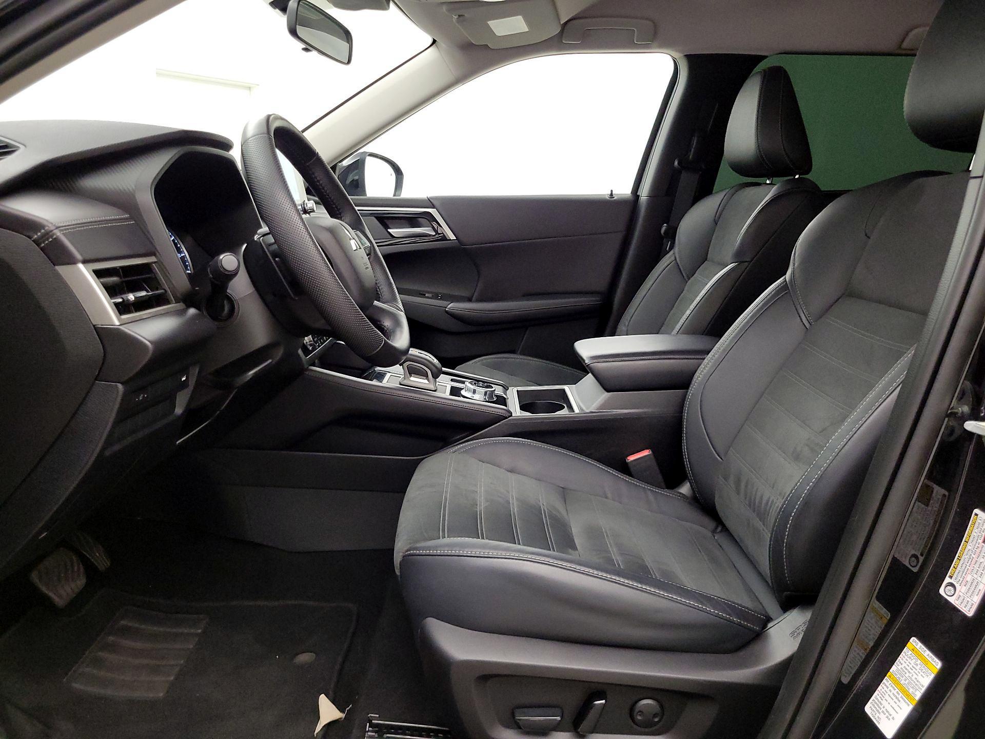 Thumbnail: 2023 Mitsubishi Outlander - 11