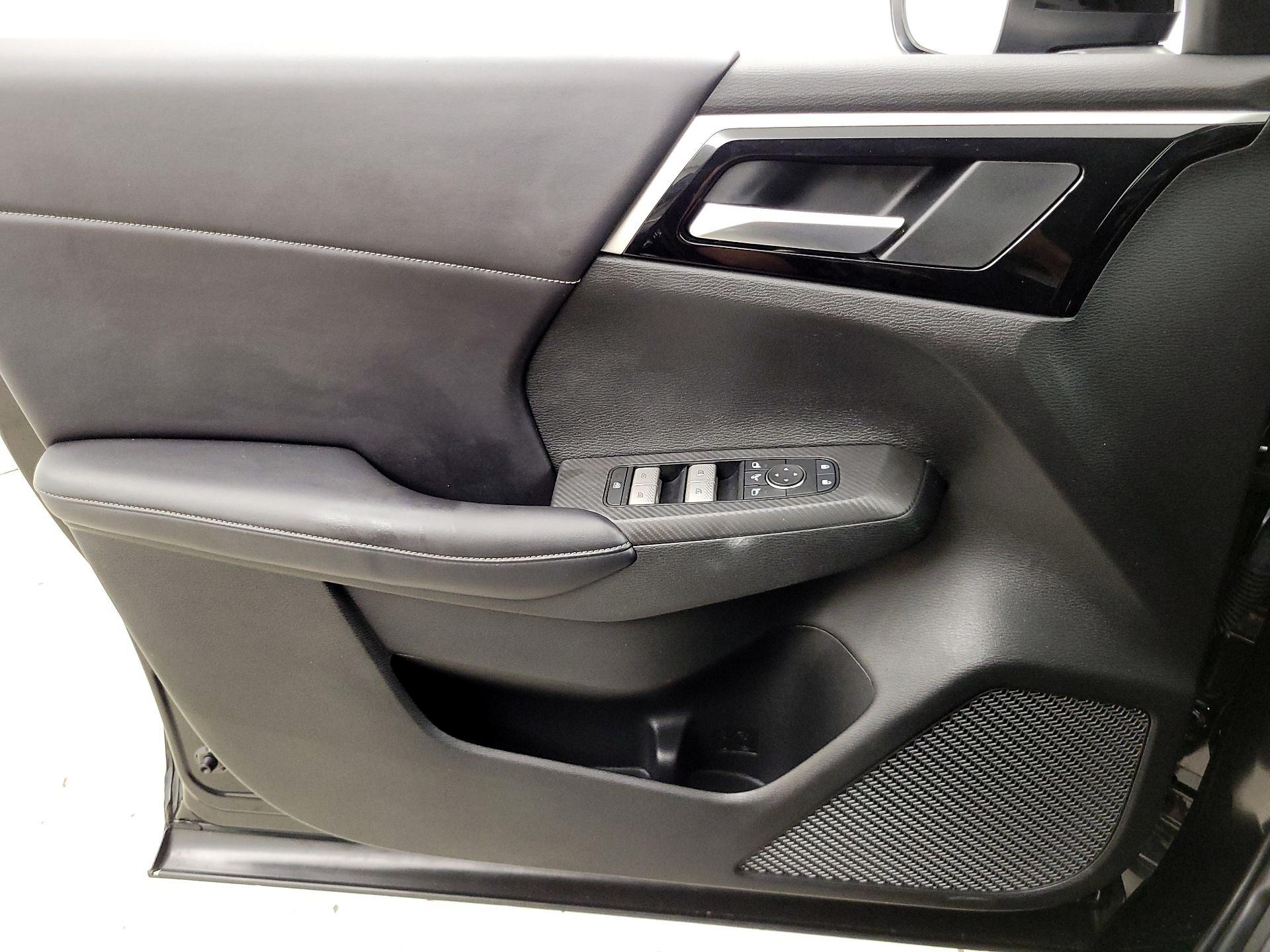 Thumbnail: 2023 Mitsubishi Outlander - 12