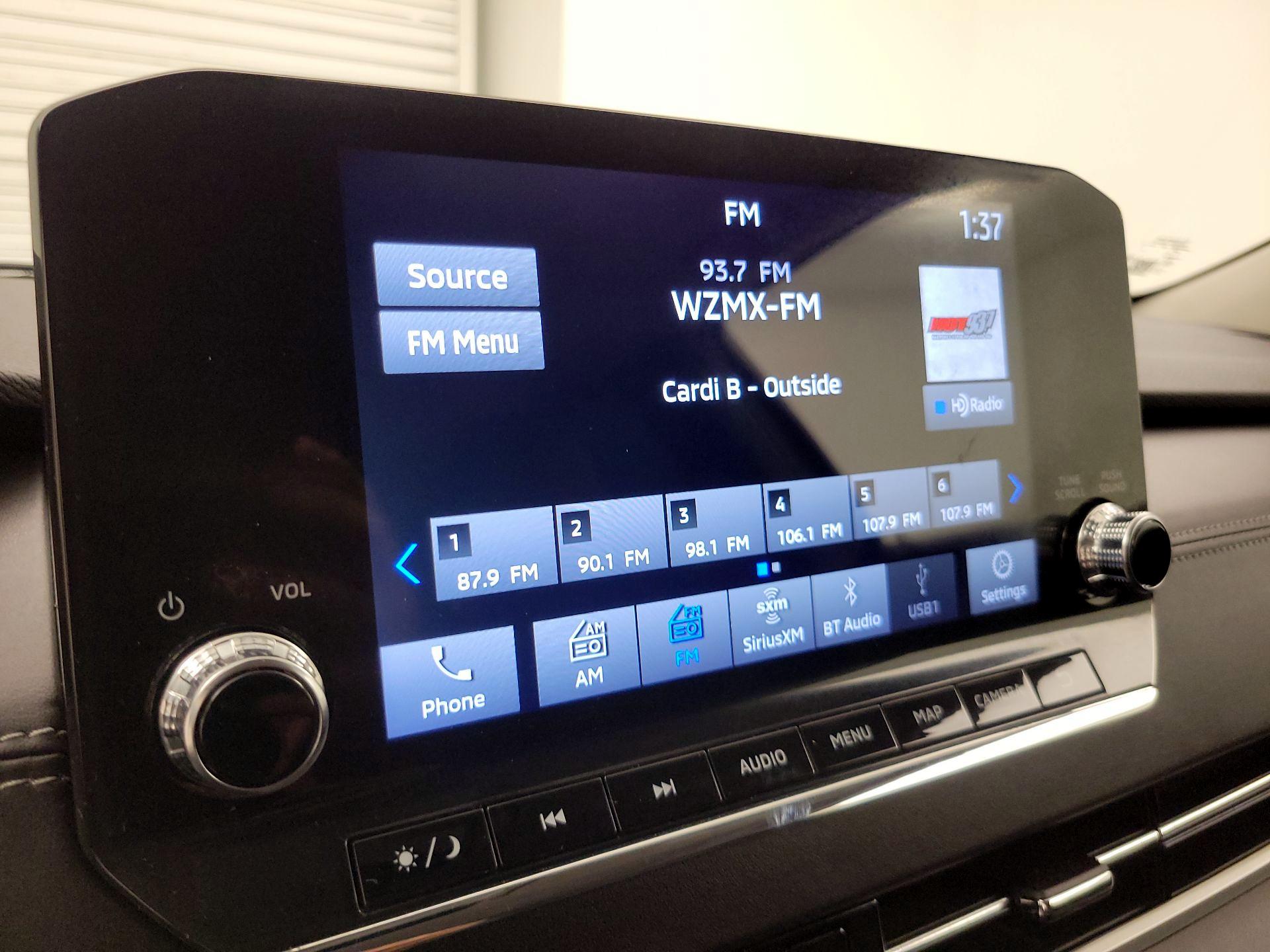 Thumbnail: 2023 Mitsubishi Outlander - 16