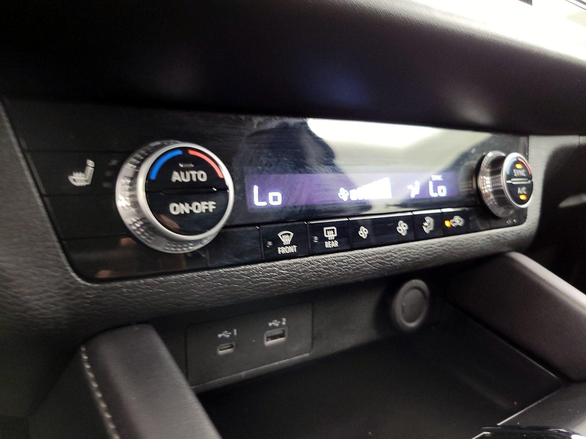 Thumbnail: 2023 Mitsubishi Outlander - 17