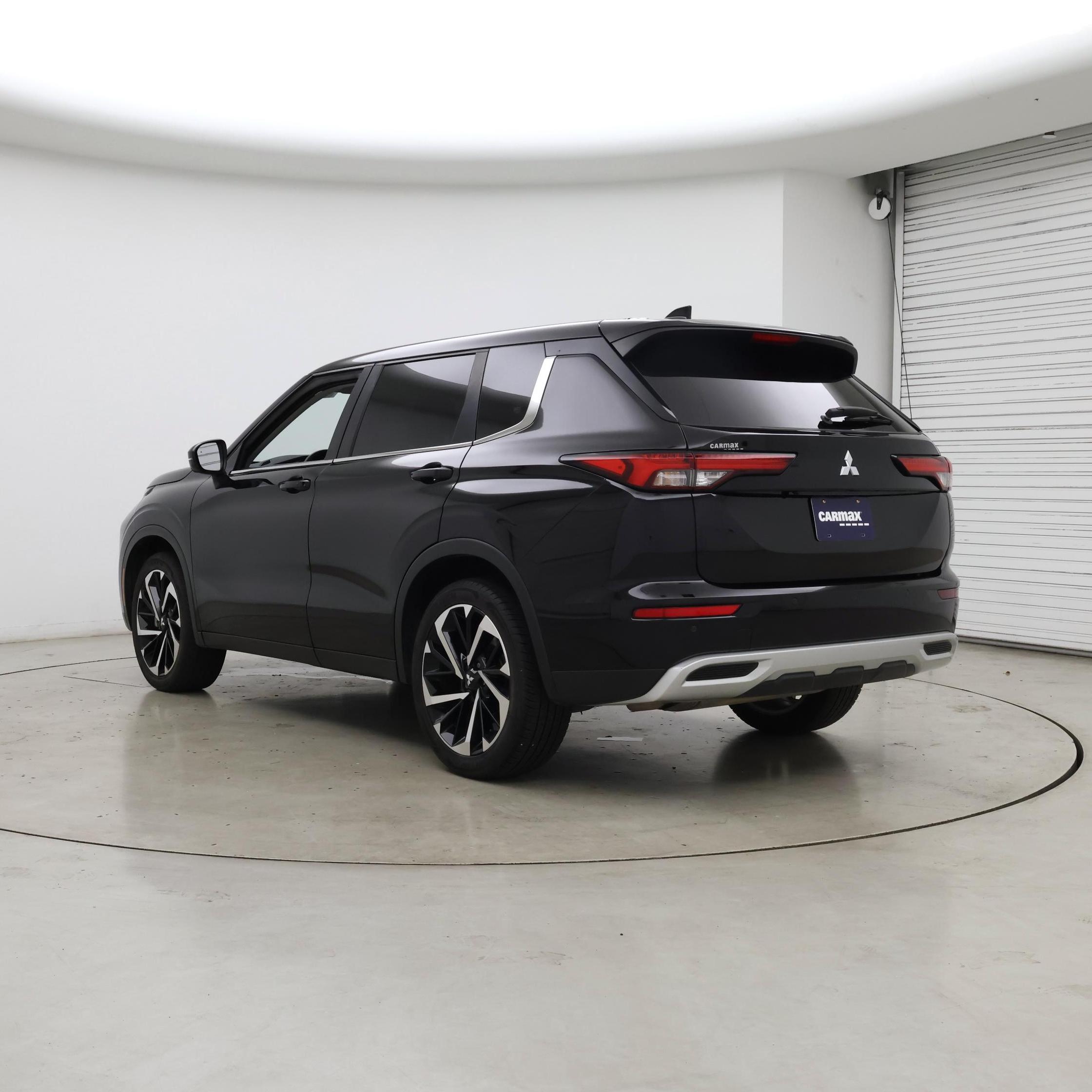 Thumbnail: 2023 Mitsubishi Outlander - 2