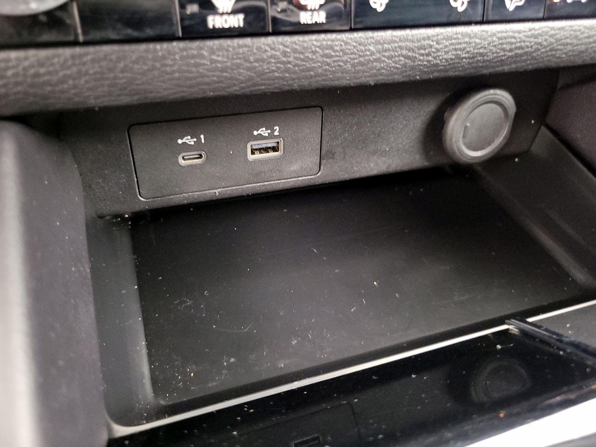 Thumbnail: 2023 Mitsubishi Outlander - 19