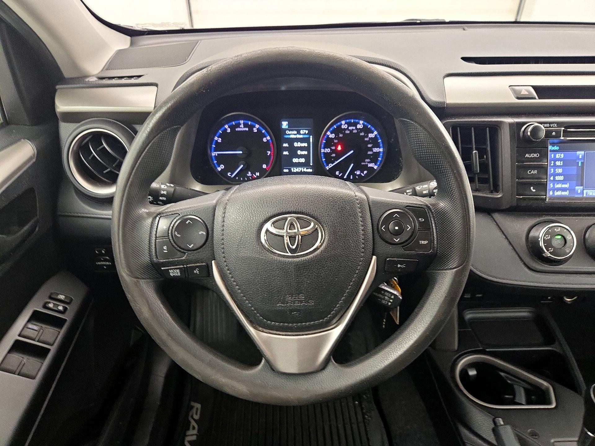 Thumbnail: 2018 Toyota RAV4 - 10