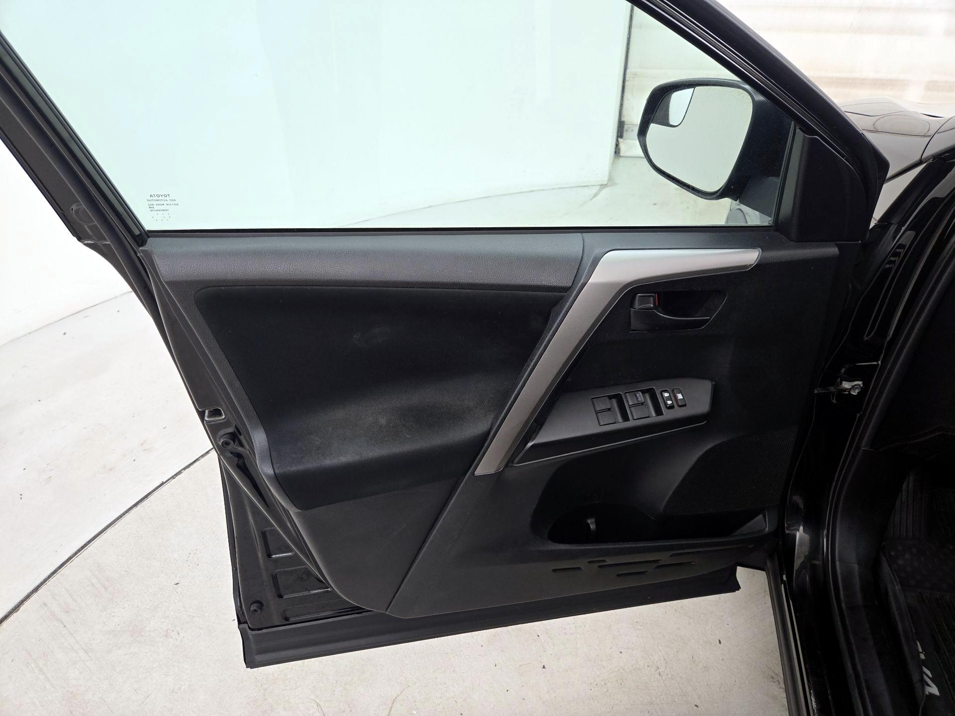 Thumbnail: 2018 Toyota RAV4 - 12