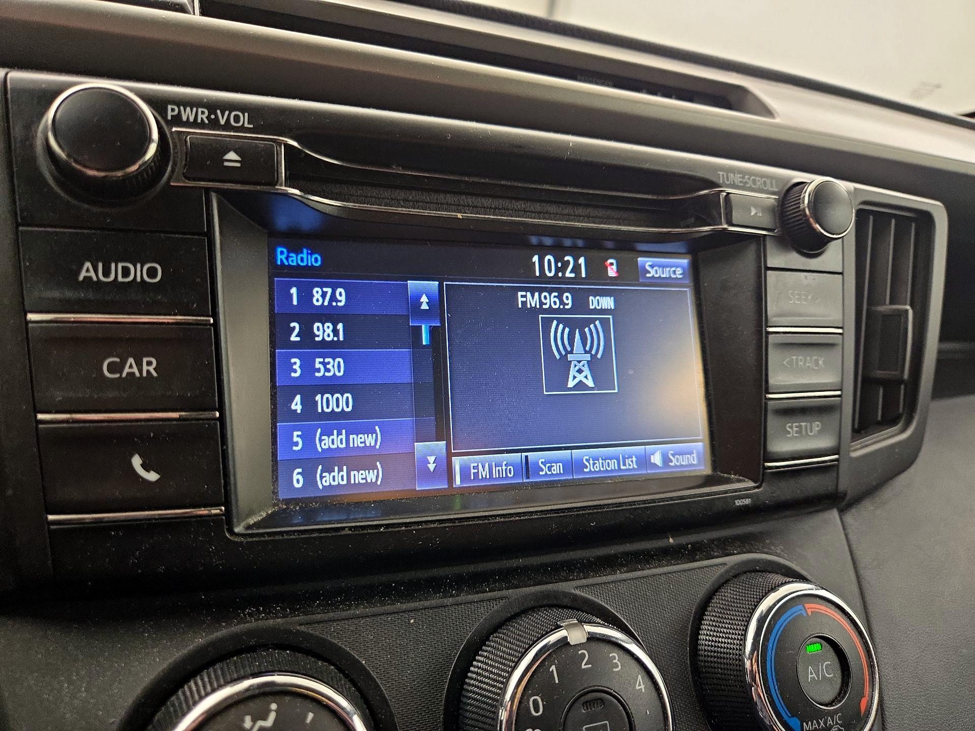 Thumbnail: 2018 Toyota RAV4 - 15