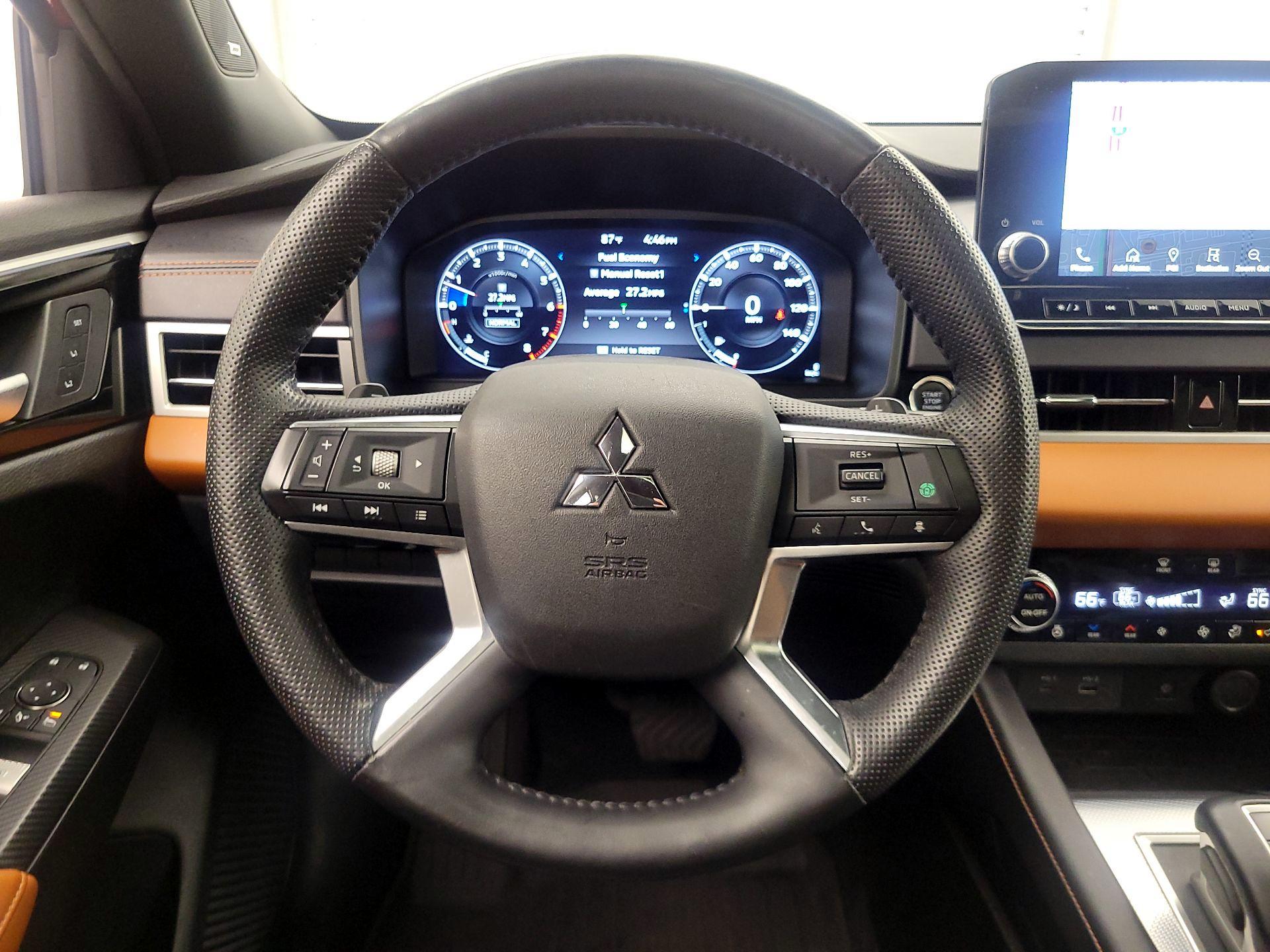 Thumbnail: 2024 Mitsubishi Outlander - 10