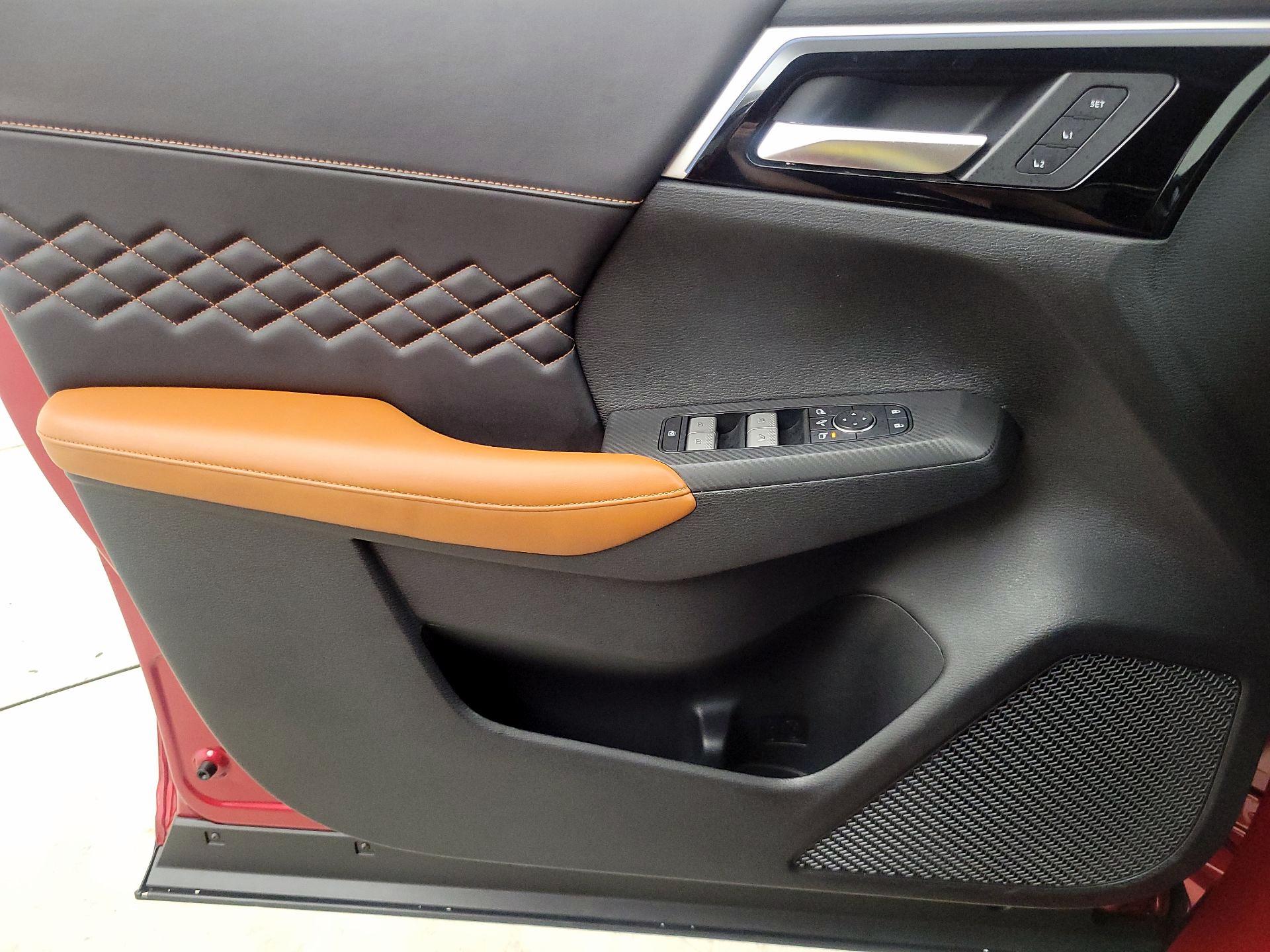 Thumbnail: 2024 Mitsubishi Outlander - 12