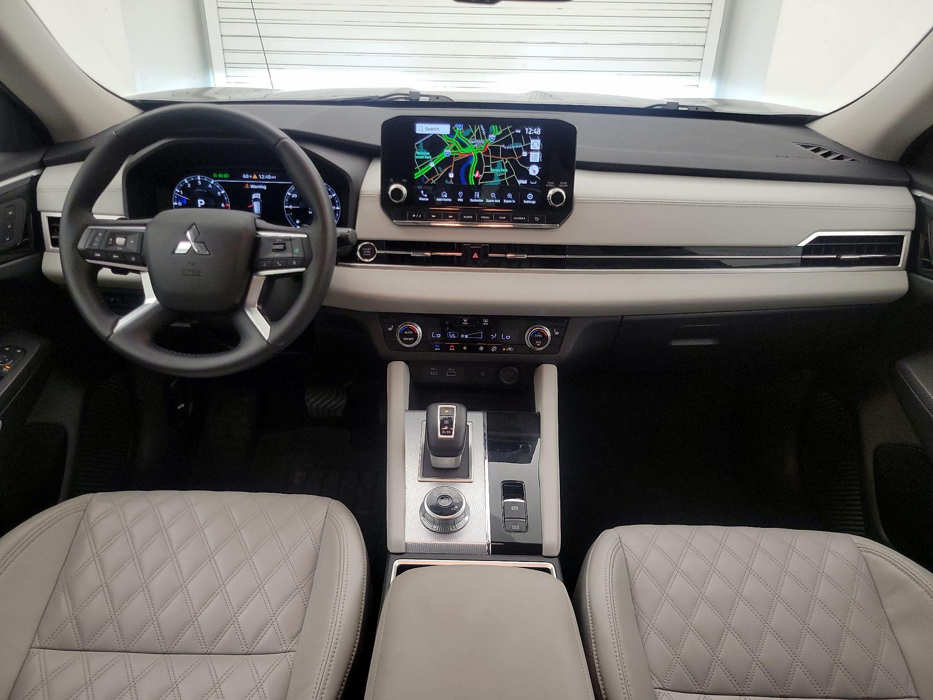 Thumbnail: 2023 Mitsubishi Outlander - 9