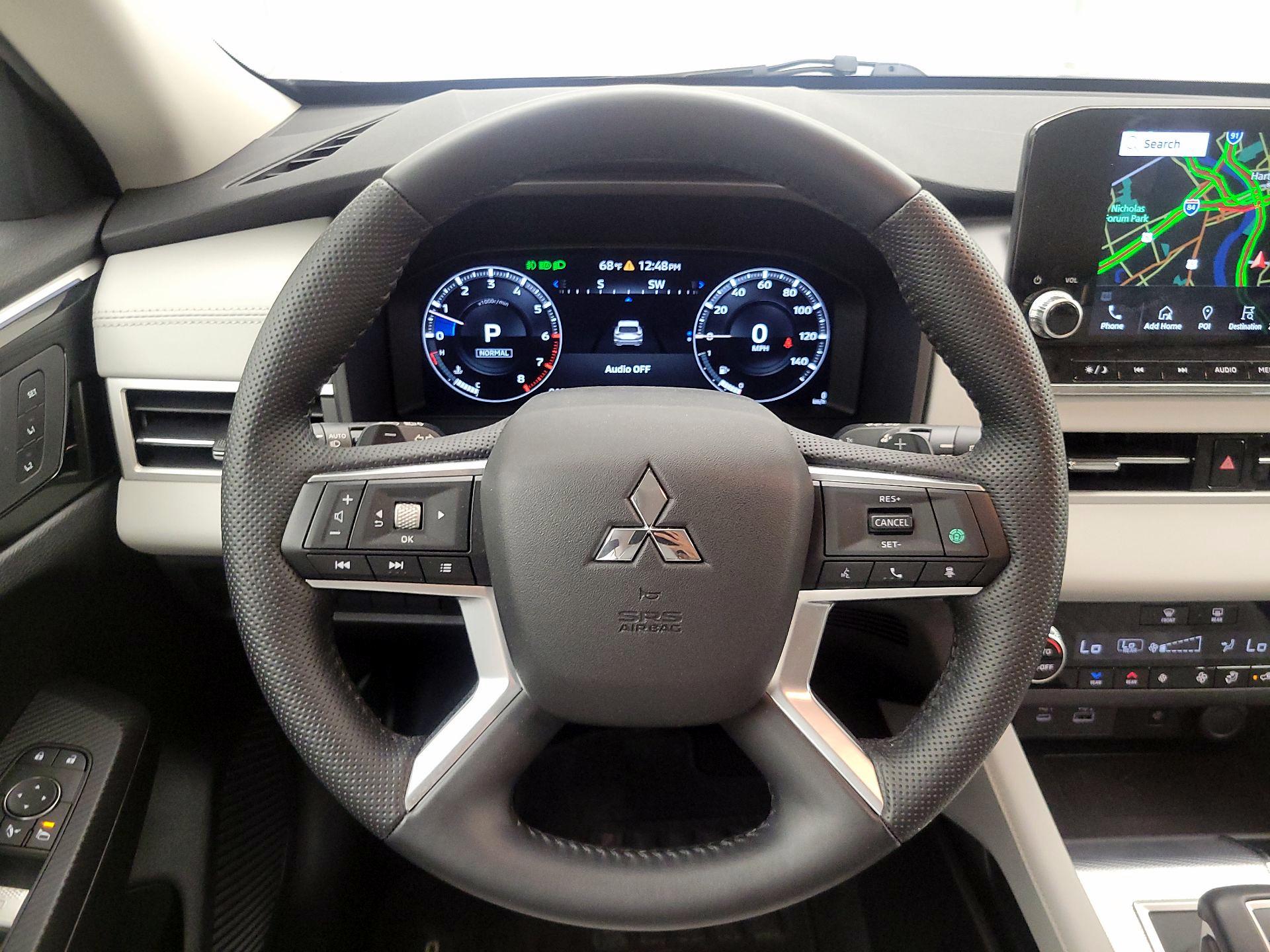 Thumbnail: 2023 Mitsubishi Outlander - 10