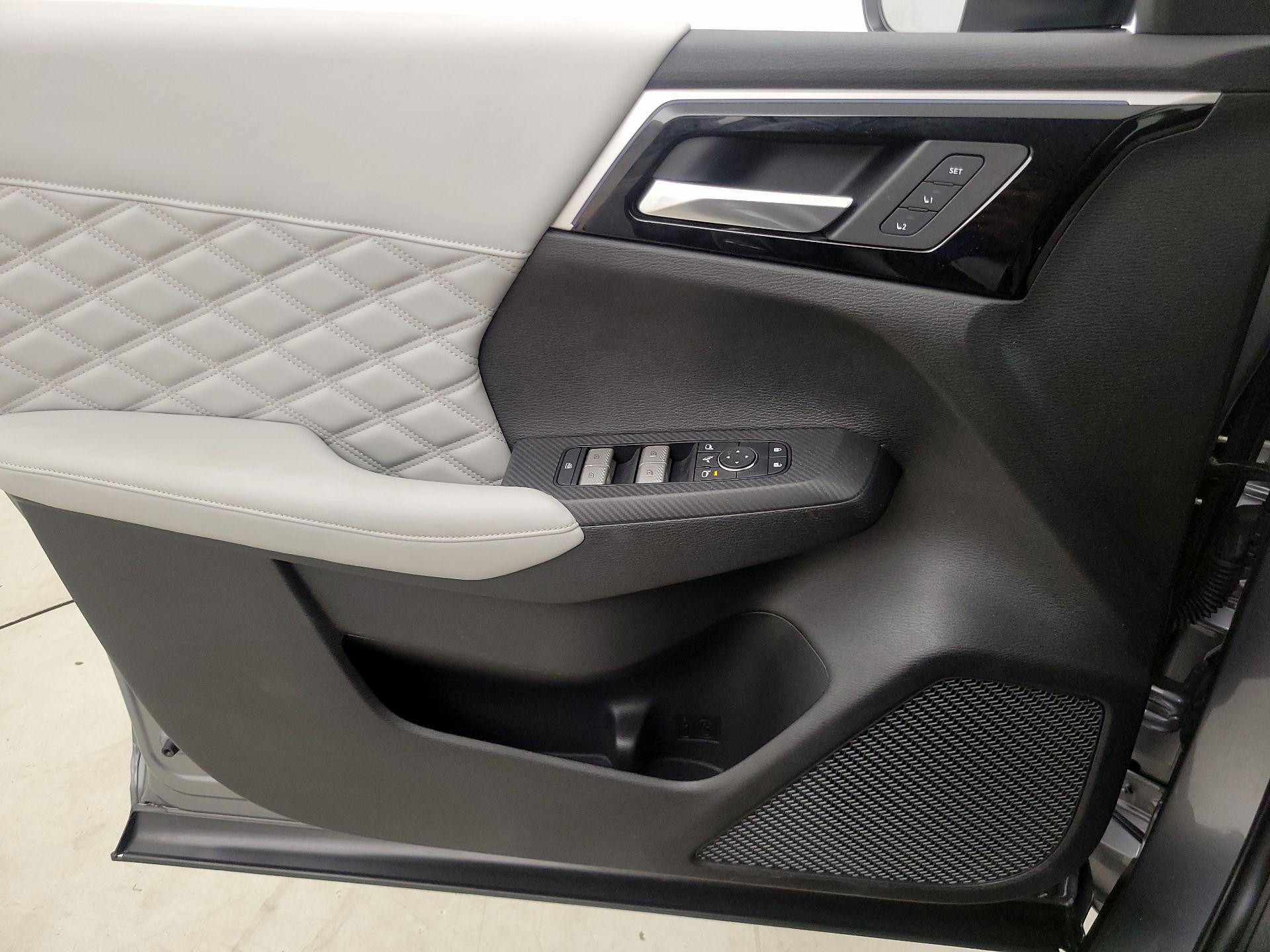 Thumbnail: 2023 Mitsubishi Outlander - 12