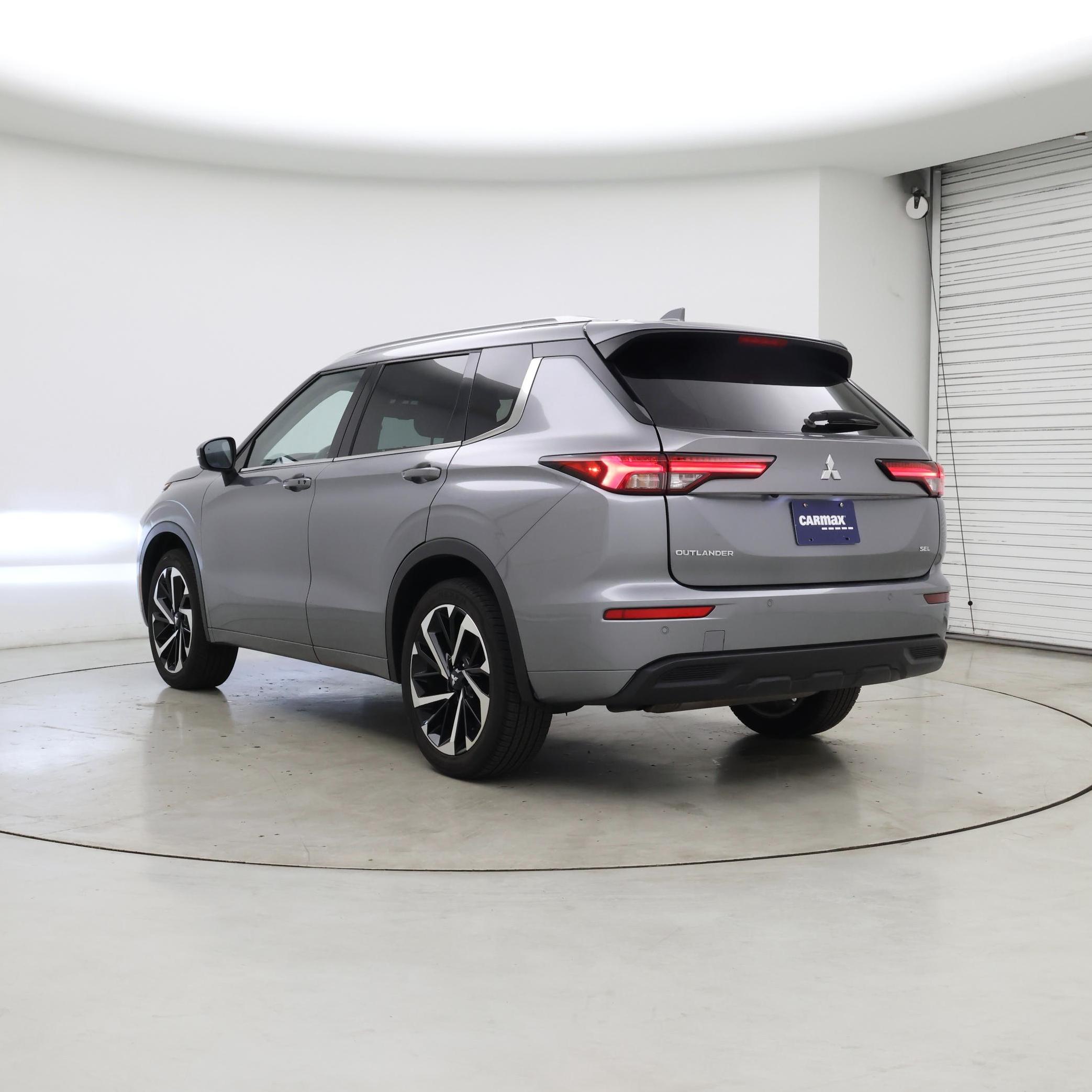 Thumbnail: 2023 Mitsubishi Outlander - 2