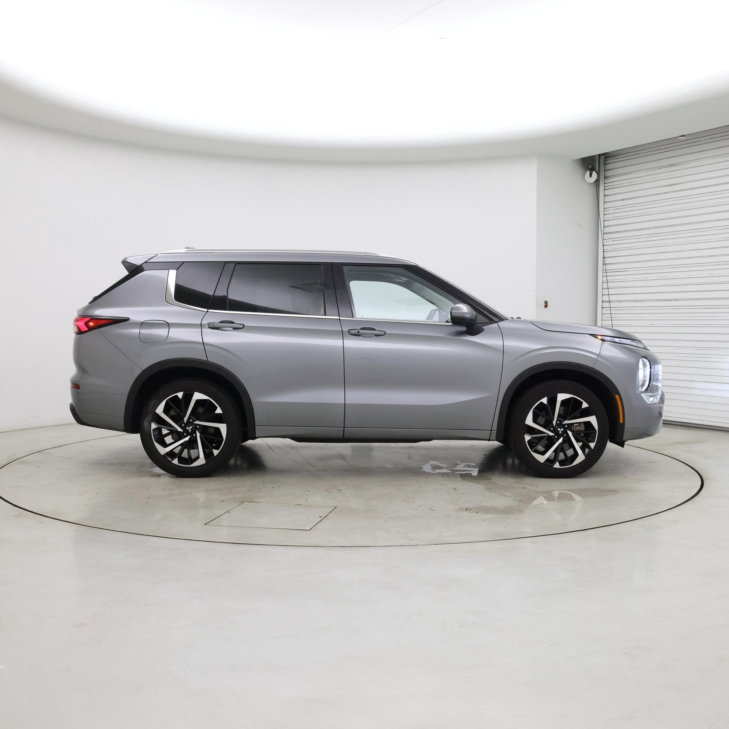 Thumbnail: 2023 Mitsubishi Outlander - 7