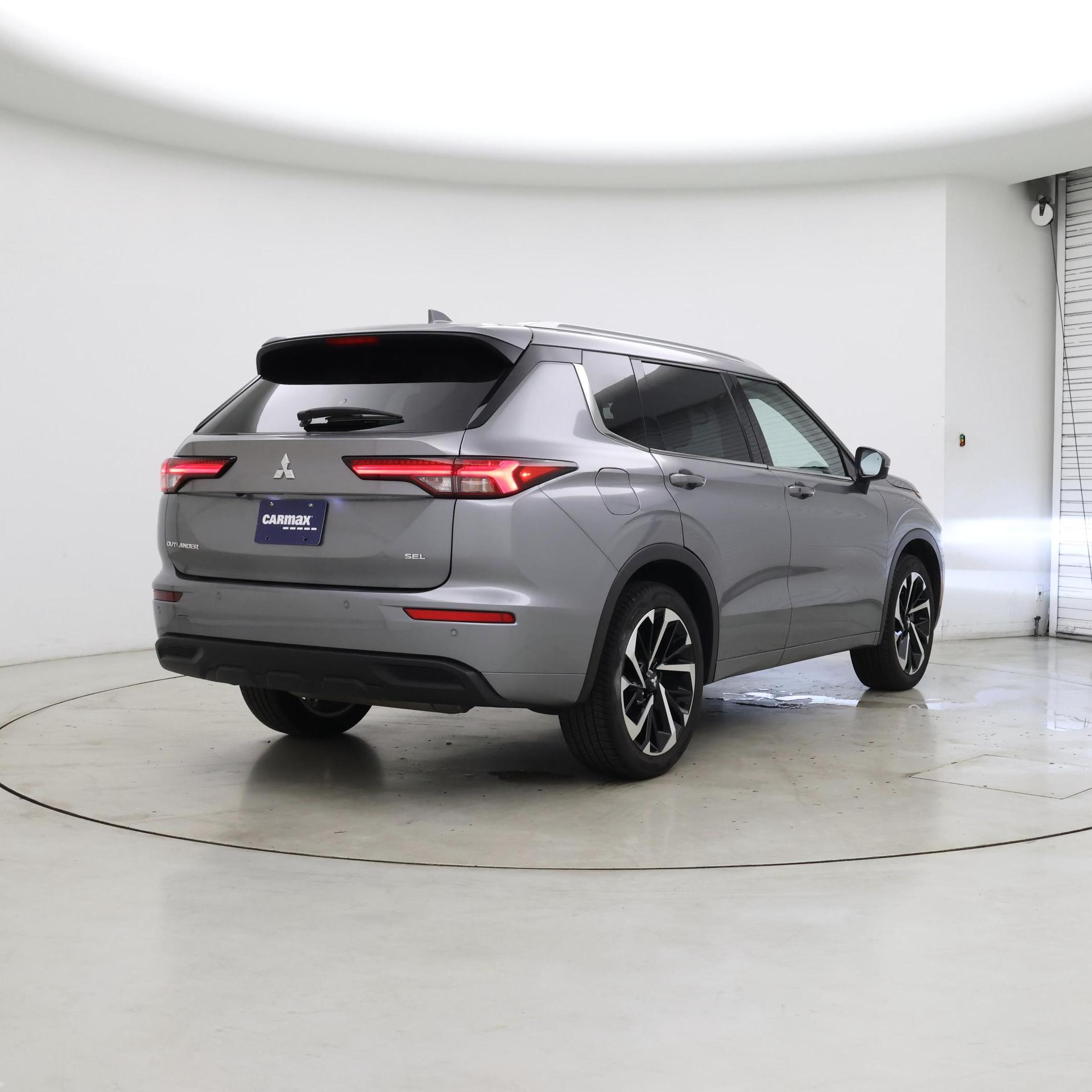Thumbnail: 2023 Mitsubishi Outlander - 8