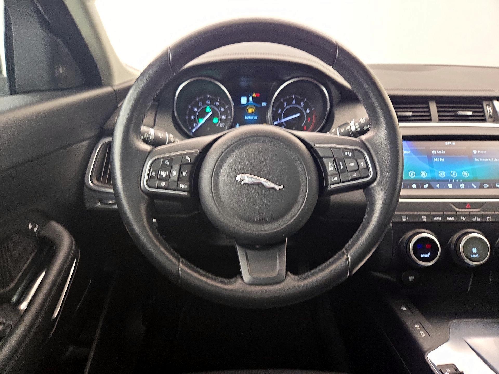 Thumbnail: 2018 Jaguar E-Pace - 10