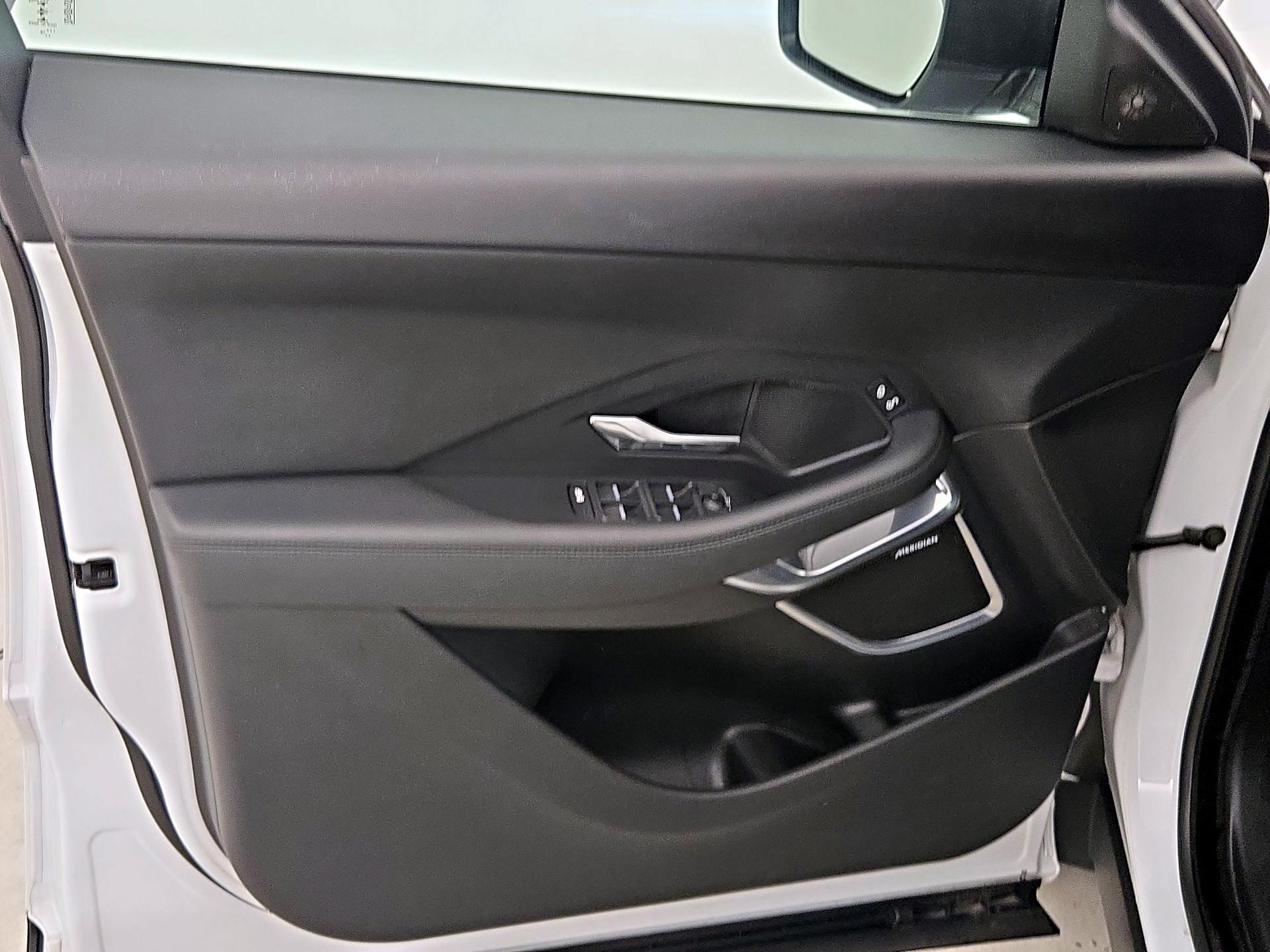 Thumbnail: 2018 Jaguar E-Pace - 12