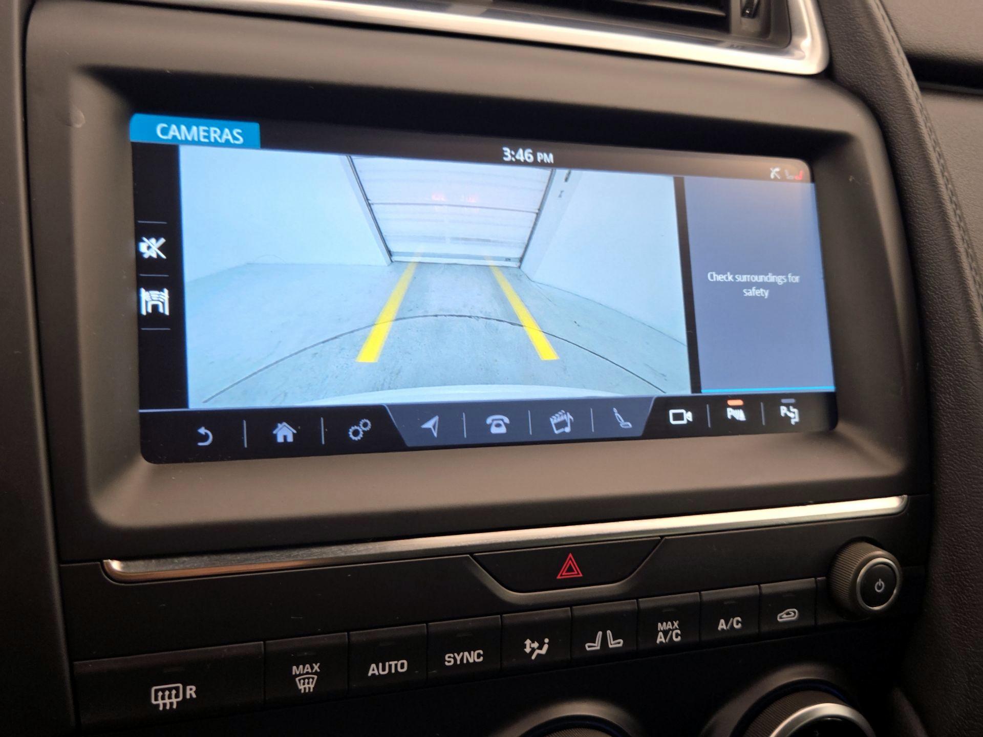 Thumbnail: 2018 Jaguar E-Pace - 14